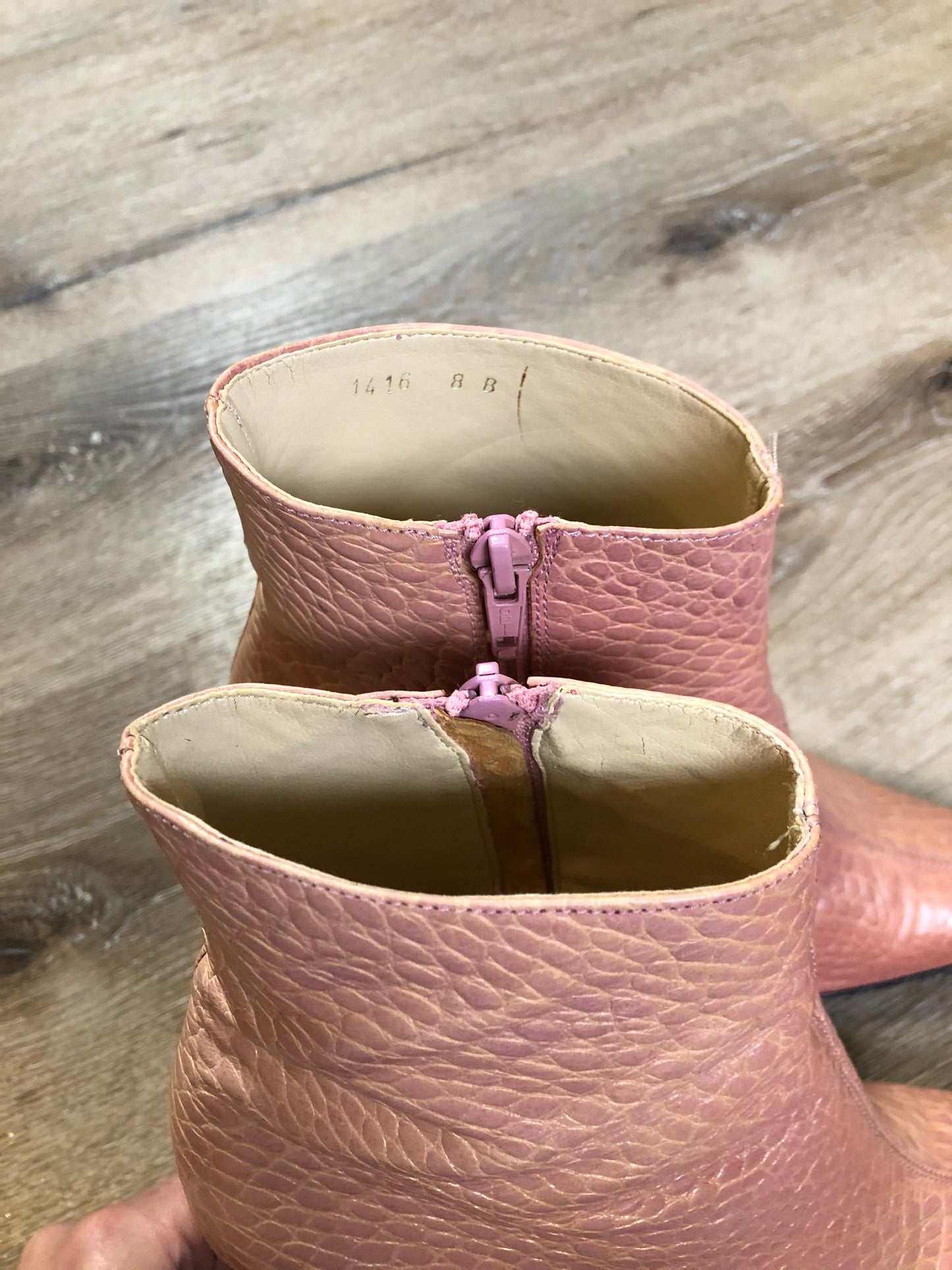 Max De Carlo pink leather Croc-Embossed ankle boot with Stiletto heel, pointed toe and rubber sole. Made in Italy. Size 8 US Womens