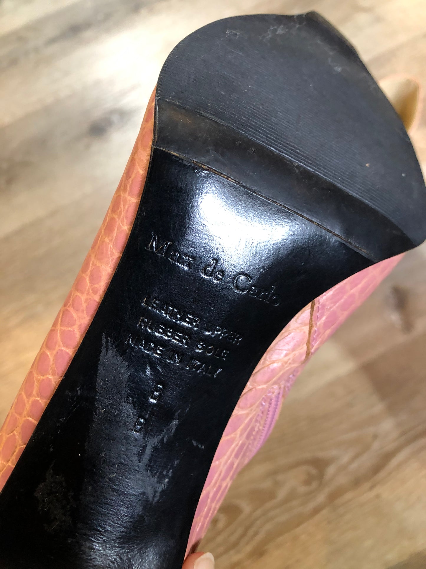 Max De Carlo pink leather Croc-Embossed ankle boot with Stiletto heel, pointed toe and rubber sole. Made in Italy. Size 8 US Womens