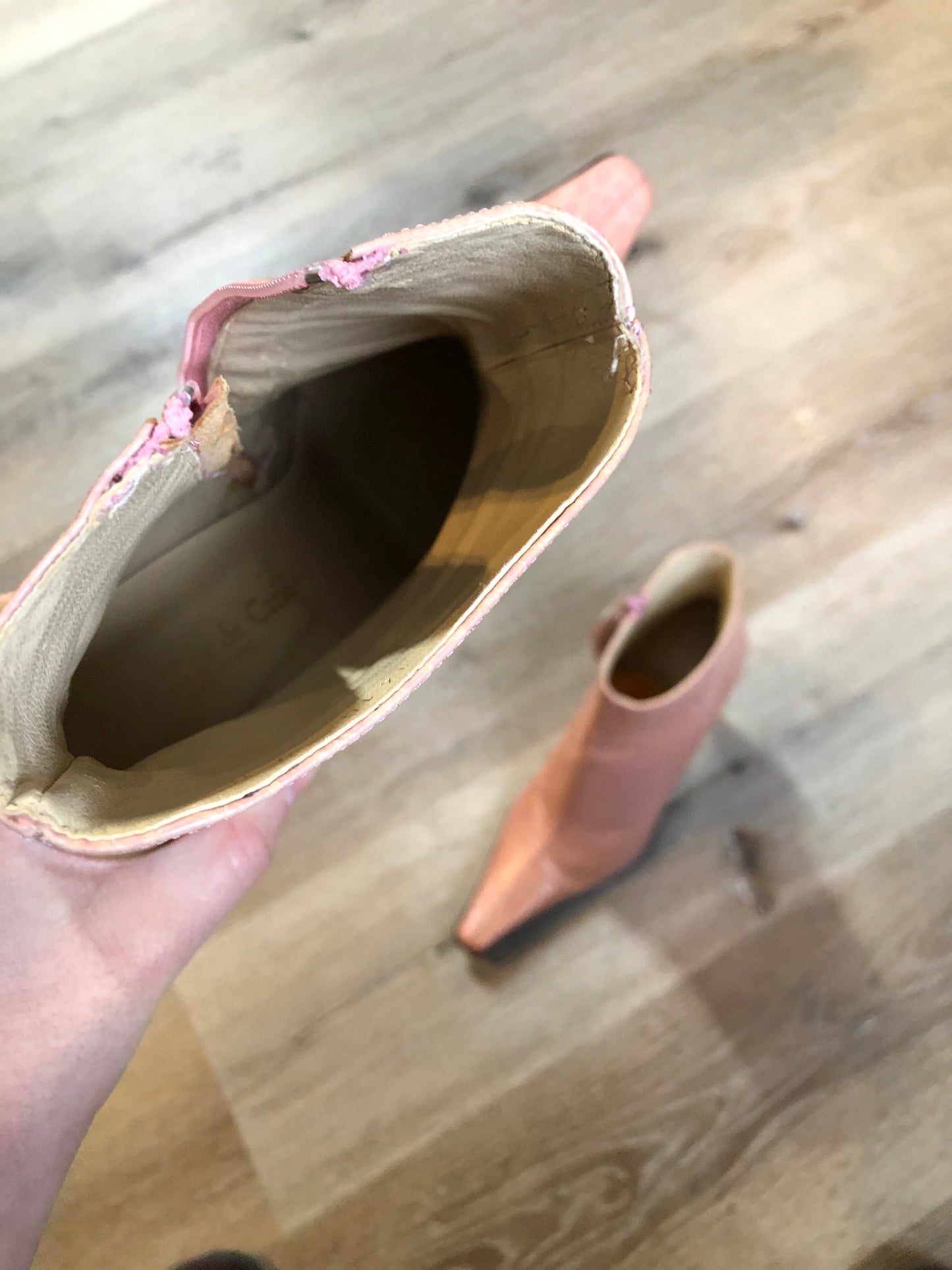 Max De Carlo pink leather Croc-Embossed ankle boot with Stiletto heel, pointed toe and rubber sole. Made in Italy. Size 8 US Womens