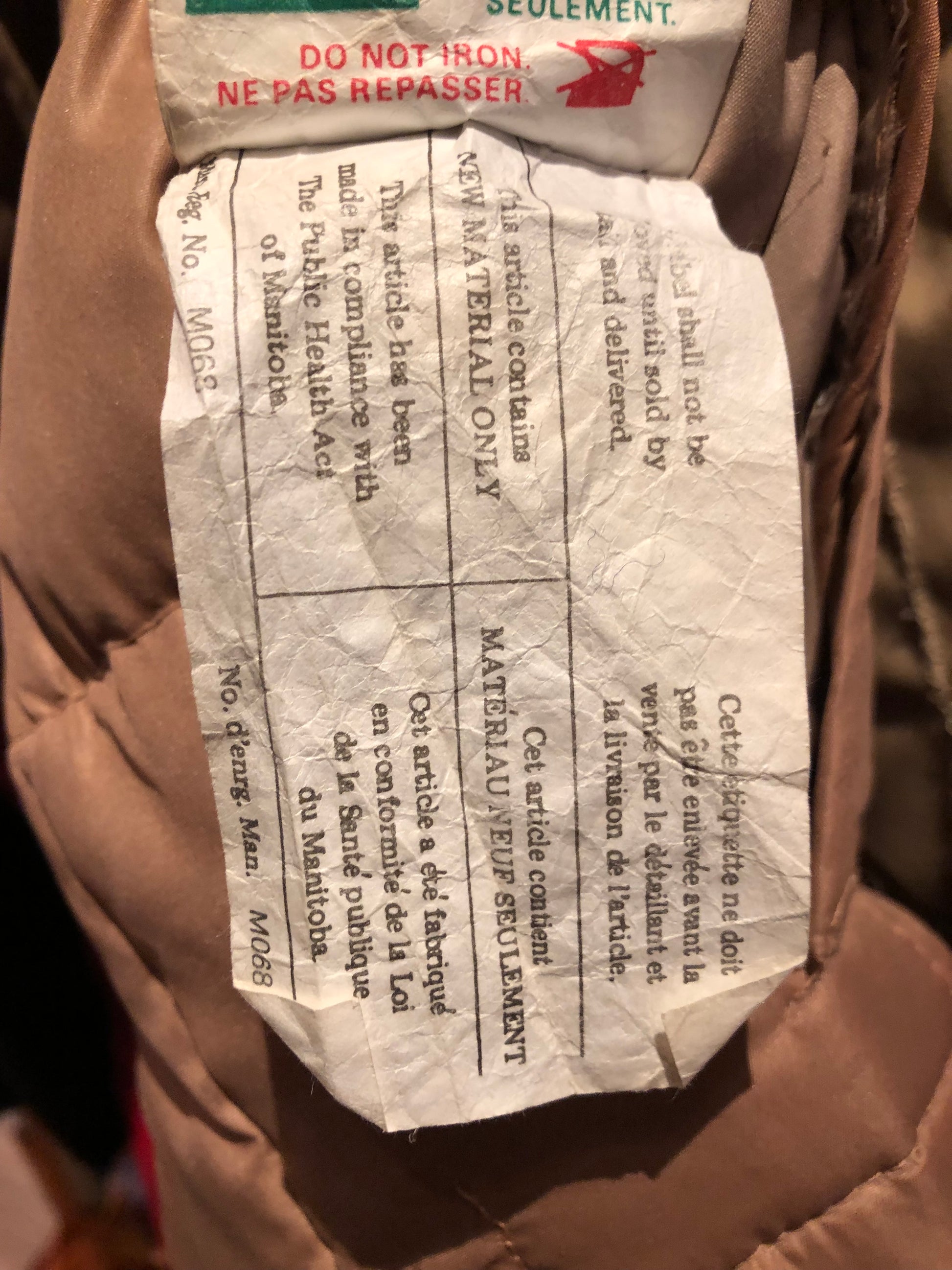 Kingspier Vintage - Vintage 80’s Baycrest pink down-filled coat with raccoon fur trimmed hood, snap closures, two pockets in the front and two inside flap pockets. 80% down/ 20% feather.
Size 10, (Medium)
Union made in Canada.