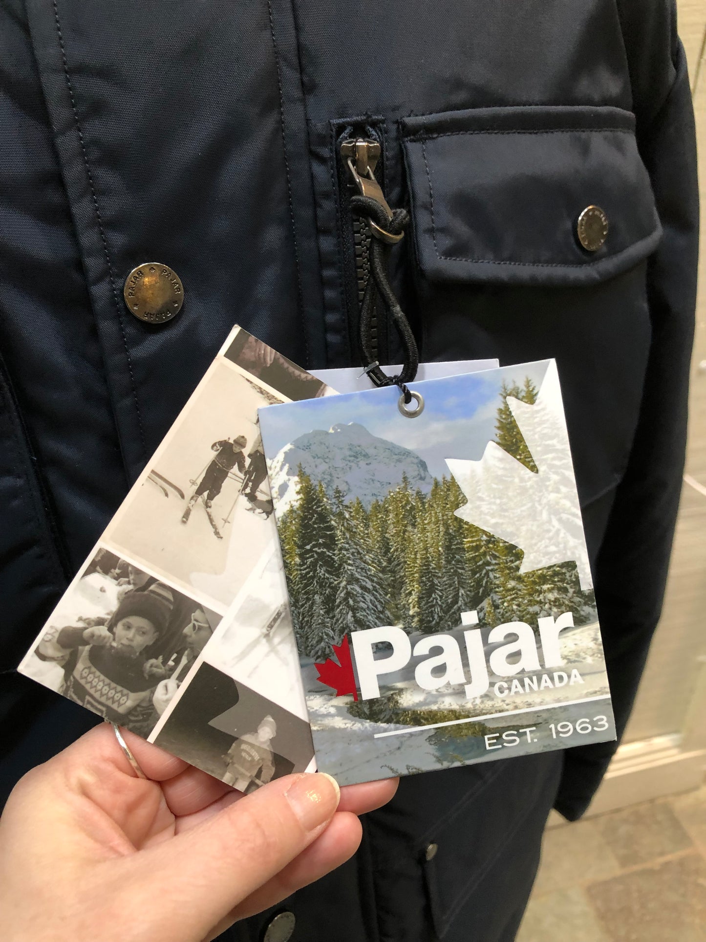 Kingspier Vintage - Pajar “Wilson” down-filled navy parka with removable synthetic fur ruff and duo- layer hood, snap and zipper closures, four front flap pockets. This parka is water resistant and protects against temperatures as low as -10 to -20C.
Fill - 90% Down/ 10% feather