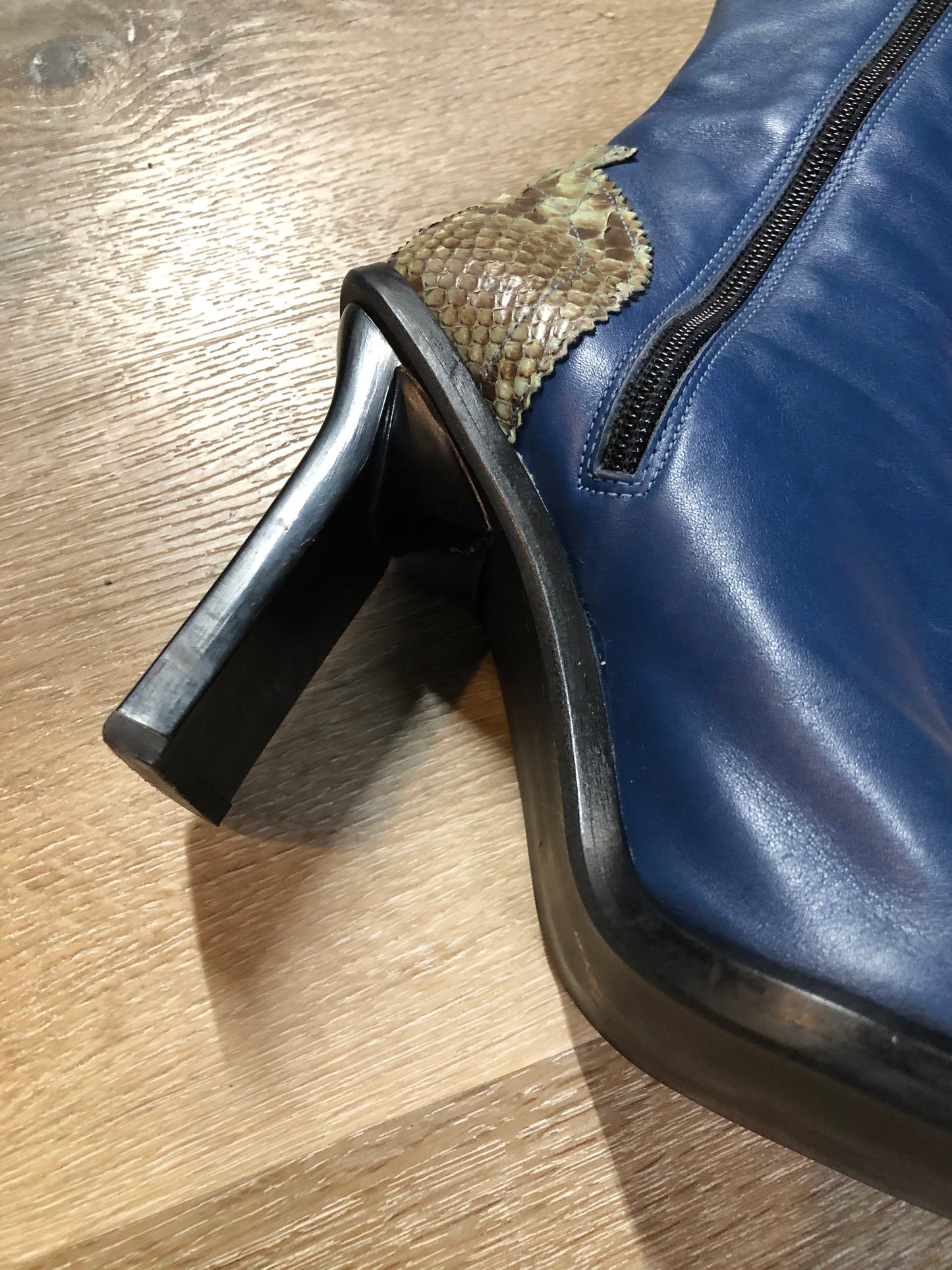 Vintage 90’s Pegabo Attitude blue leather high heel Boot with genuine snakeskin accents, rectangle heel and square toe. Made in Italy.
Size 38 EUR Womens