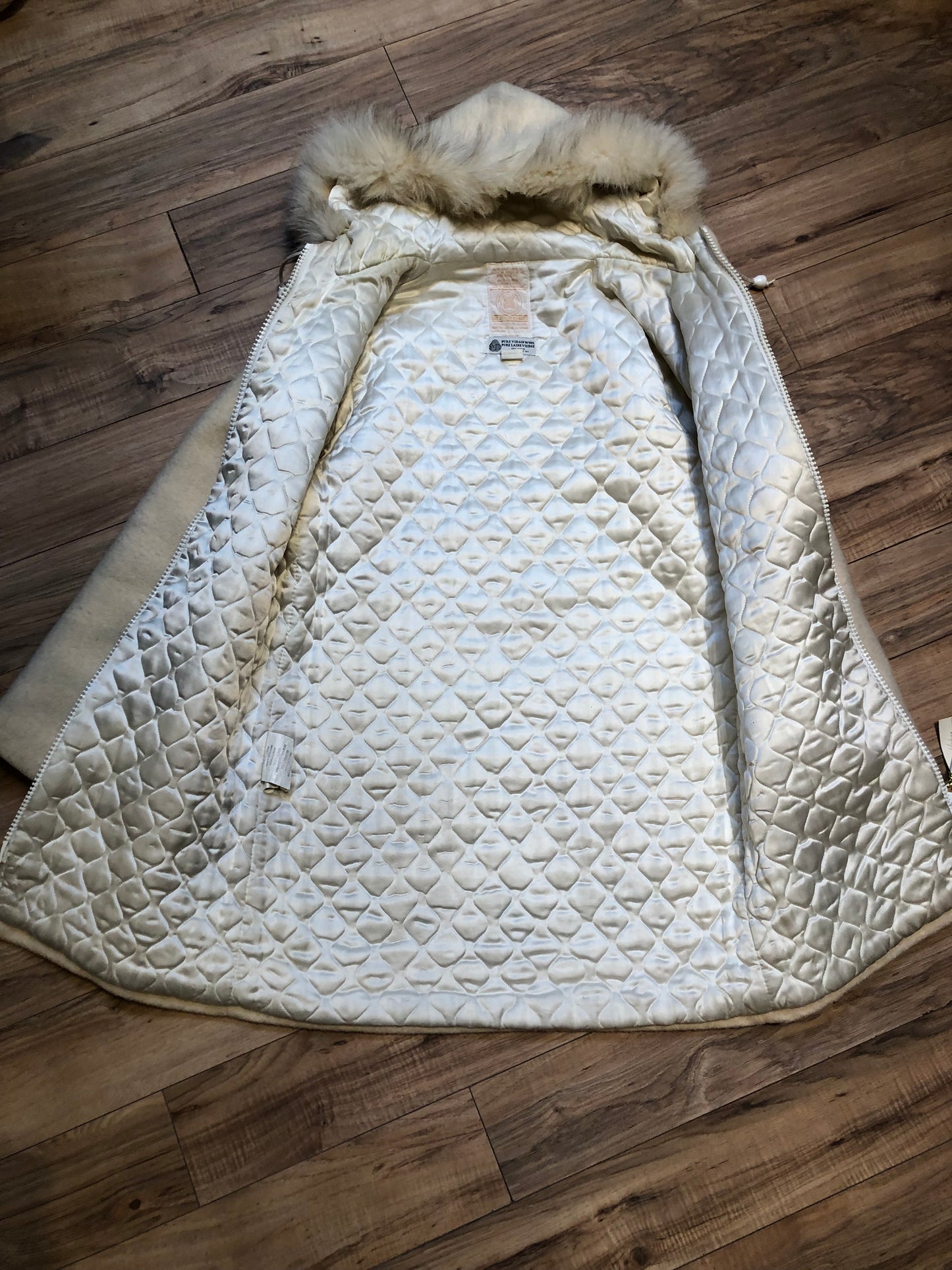 Kingspier Vintage - Vintage Hudson’s Bay Company white wool parka with embroidered northern indigenous design, fur trimmed hood, zipper closure, quilted lining and two front pockets.
Made in Canada.