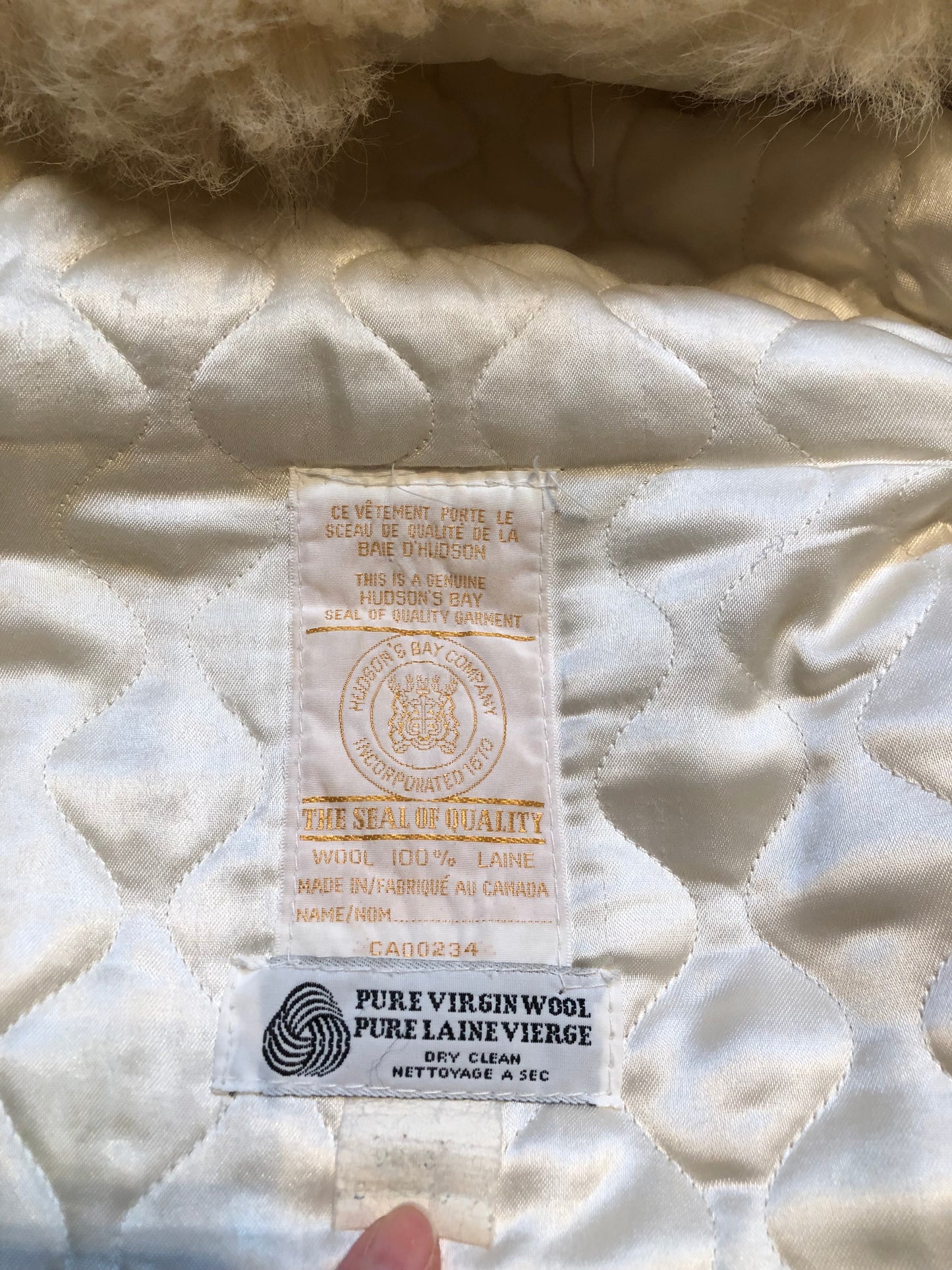 Kingspier Vintage - Vintage Hudson’s Bay Company white wool parka with embroidered northern indigenous design, fur trimmed hood, zipper closure, quilted lining and two front pockets.
Made in Canada.