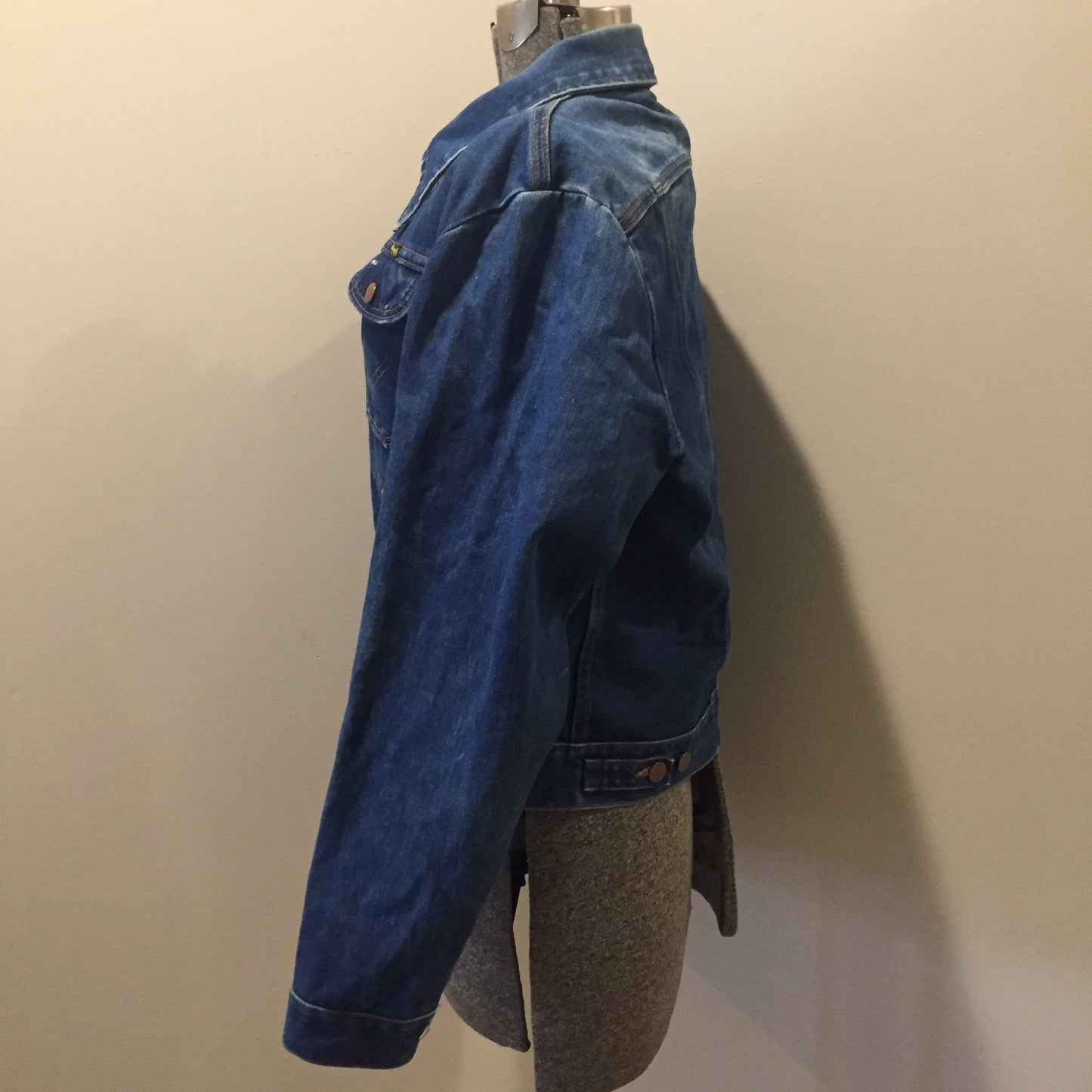 Kingspier Vintage - Vintage Wrangler medium wash denim jacket with iconic wrangler stitching, button closures, flap pockets on the chest and hand warmer pockets. Size medium. Made in USA.