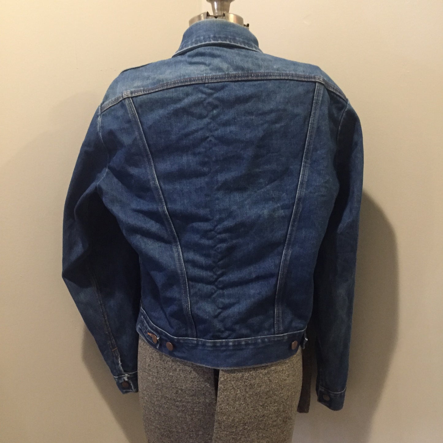Kingspier Vintage - Vintage Wrangler medium wash denim jacket with iconic wrangler stitching, button closures, flap pockets on the chest and hand warmer pockets. Size medium. Made in USA.