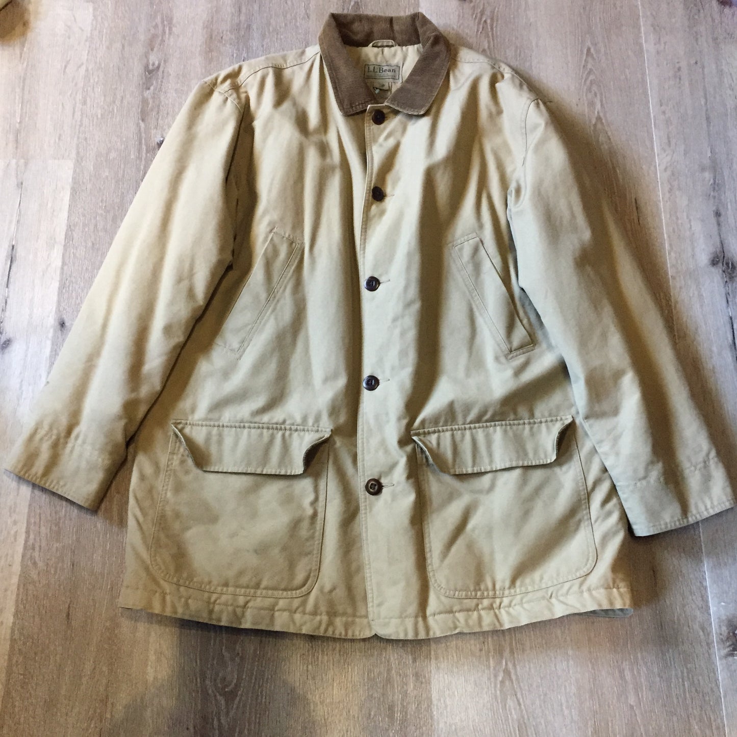 Kingspier Vintage - LL Bean Insulated beige 100% cotton chore jacket with corduroy collar, button closures, flap pockets and a quilted lining. Size XL tall.