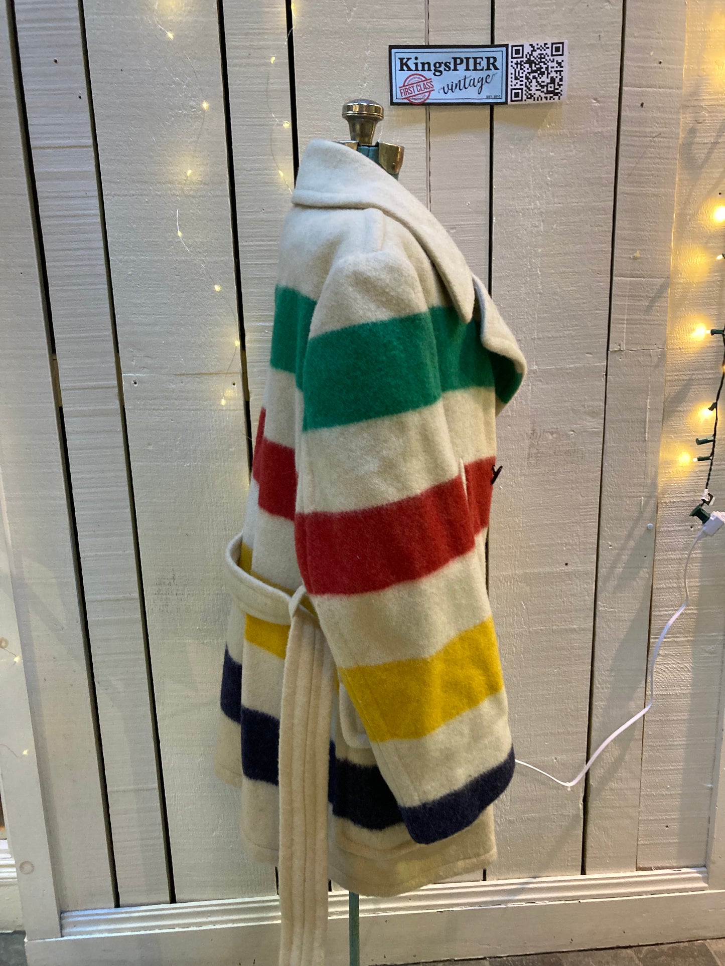 Kingspier Vintage - Vintage Hudson’s Bay Company iconic multi stripe point blanket coat with belt, double breasted button closures and front flap pockets.
Made in Canada.
Size Large.