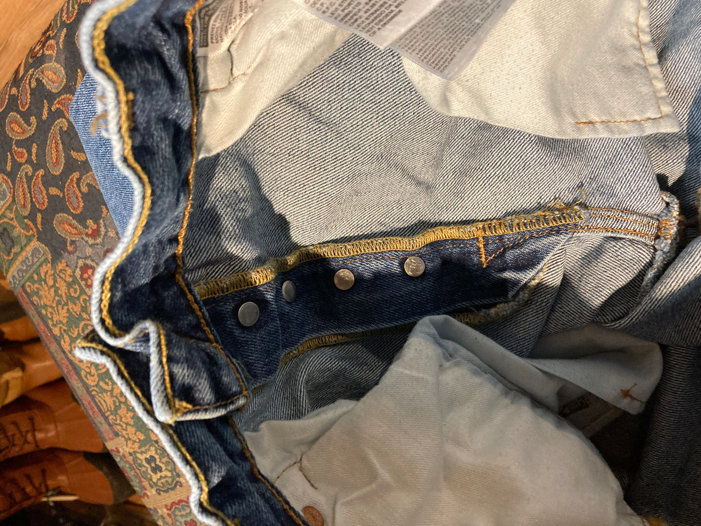 Kingspier Vintage - Levi’s 501 Red Tab Denim Jeans - 33”x34”
Red Tab
High rise
Button fly
Straight leg
100% cotton
Made in Mexico