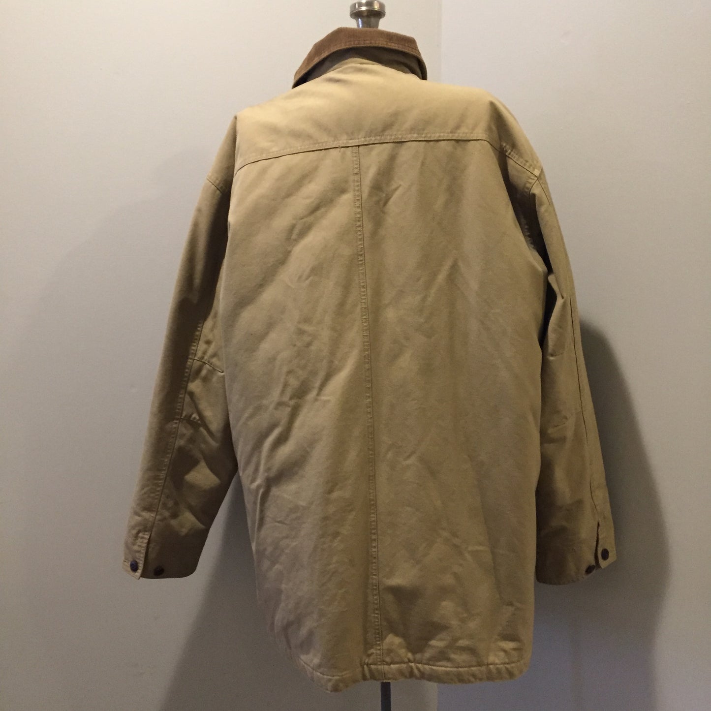 Kingspier Vintage - LL Bean Insulated beige 100% cotton chore jacket with corduroy collar, button closures, flap pockets and a quilted lining. Size XL tall.