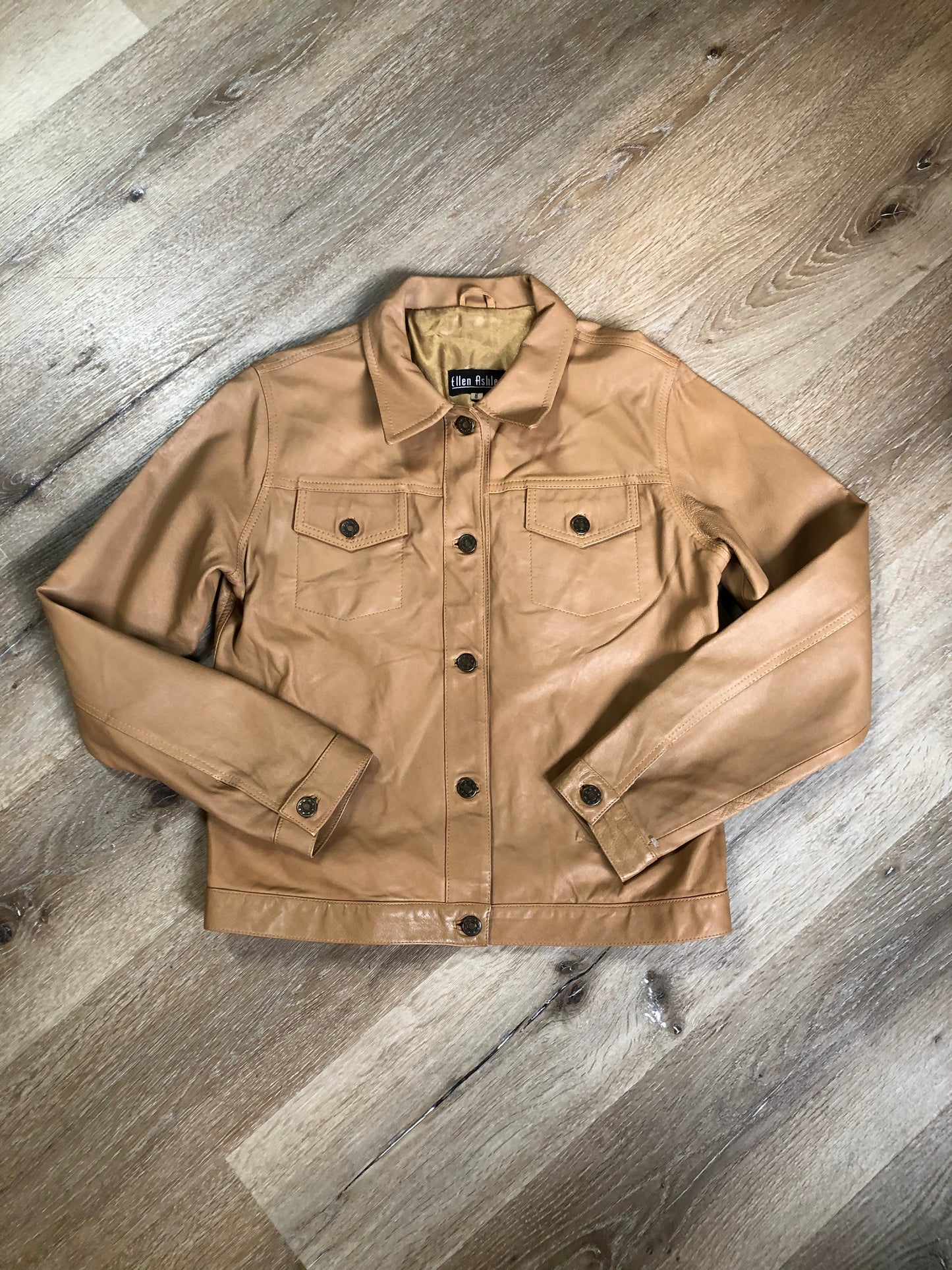 Kingspier Vintage - Ellen Ashley tan leather jacket with button closures and two flap pockets on the chest. Size 8.