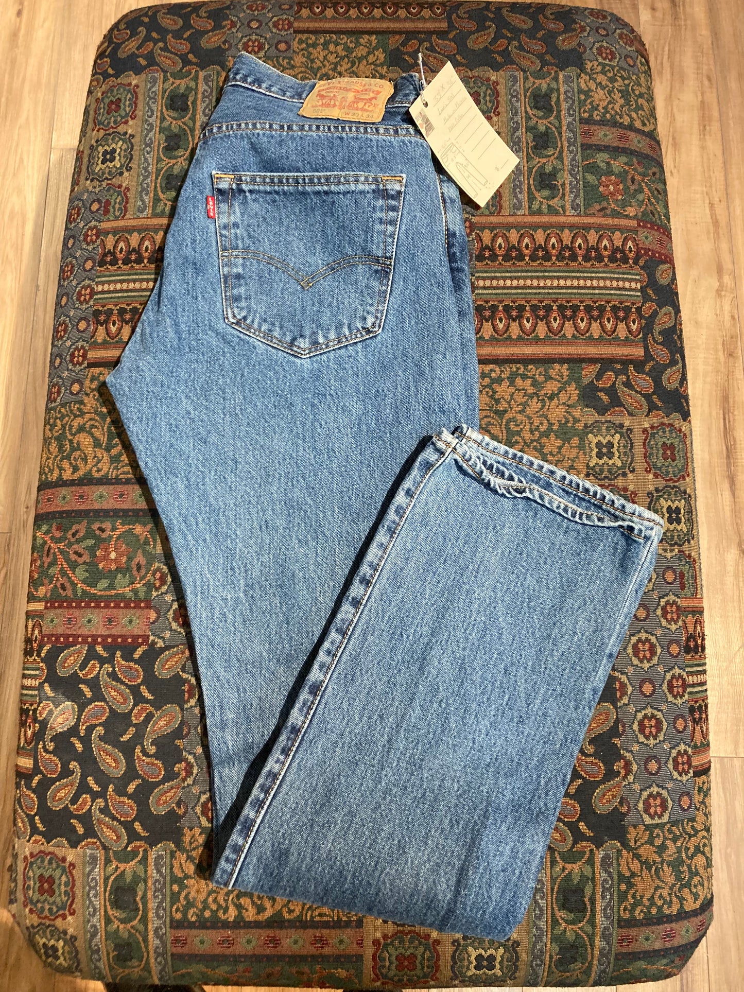 Kingspier Vintage - Levi’s 501 Red Tab Denim Jeans - 33”x34”
Red Tab
High rise
Button fly
Straight leg
100% cotton
Made in Mexico