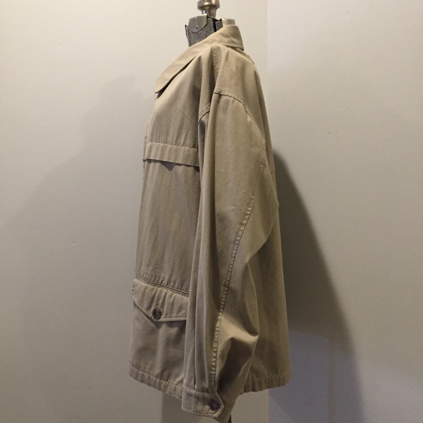 Kingspier Vintage - Eddie Bauer beige 100% cotton chore jacket with zipper closure and two flap pockets. Size large.