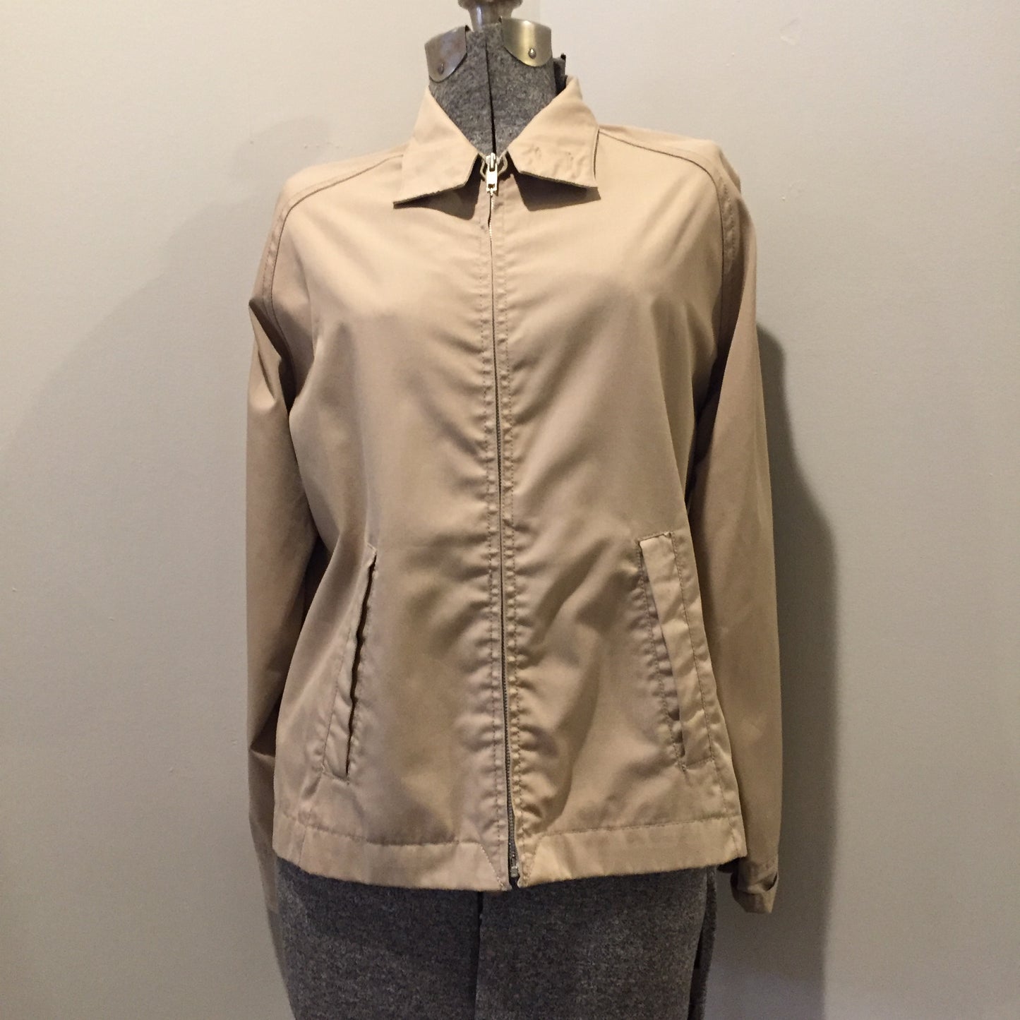 Kingspier Vintage - Vintage Thunderbird beige lightweight cotton/ poly blend jacket with zipper closure, slash pockets and nylon. Made in Korea. Size medium.
