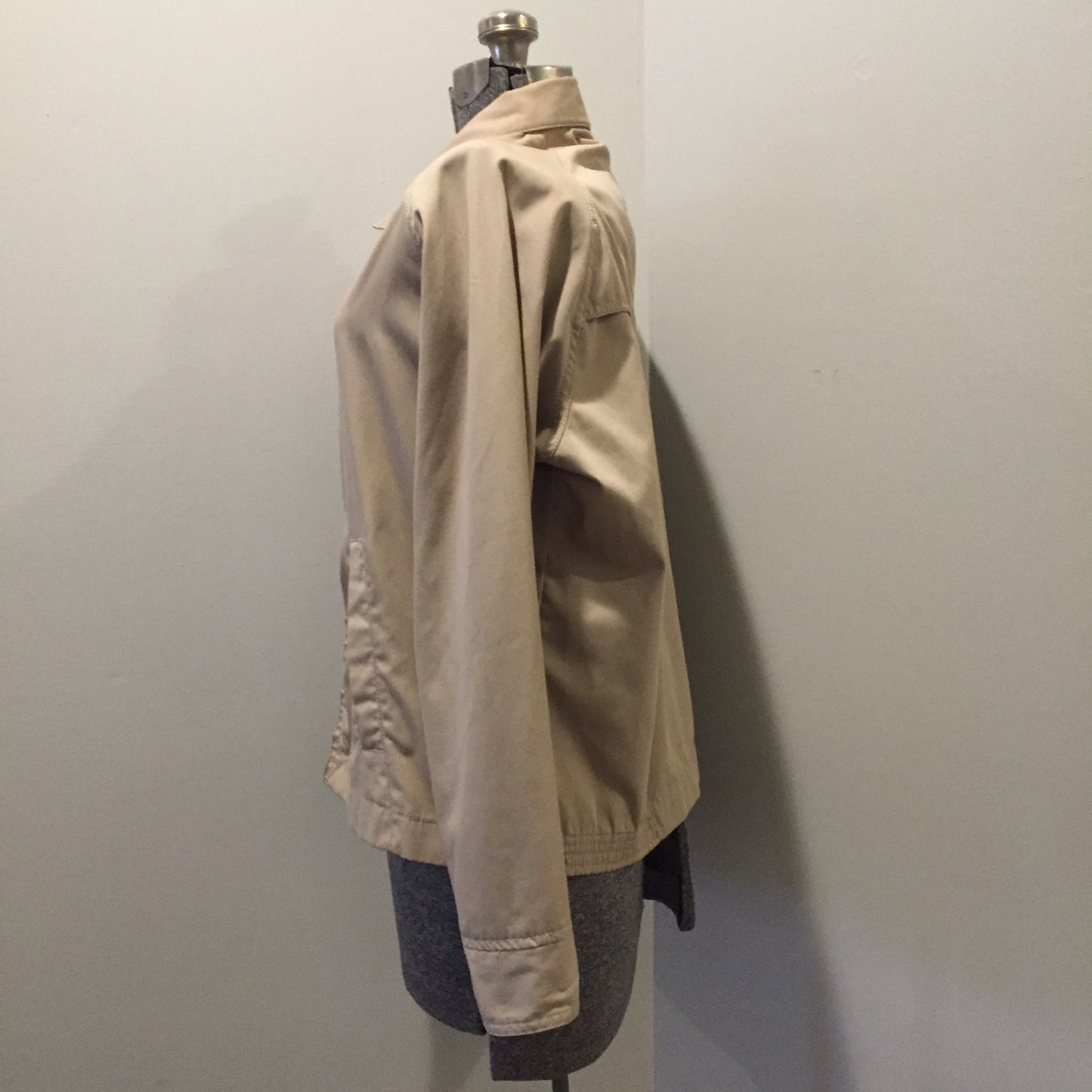 Kingspier Vintage - Vintage Thunderbird beige lightweight cotton/ poly blend jacket with zipper closure, slash pockets and nylon. Made in Korea. Size medium.