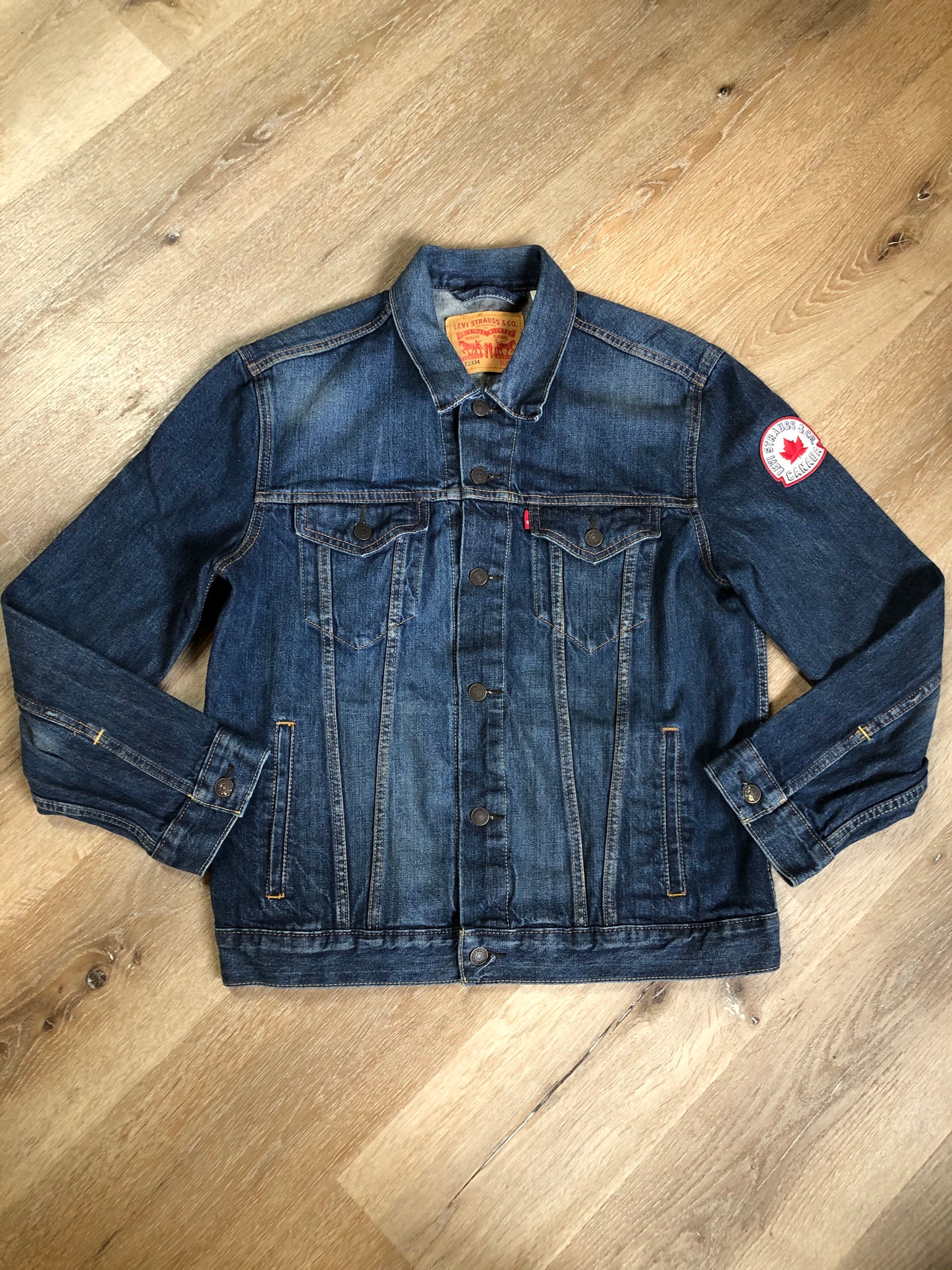 Kingspier Vintage - Levi’s medium wash denim trucker jacket with Levi’s Strauss and Co Canada patch on the arm. Size large.