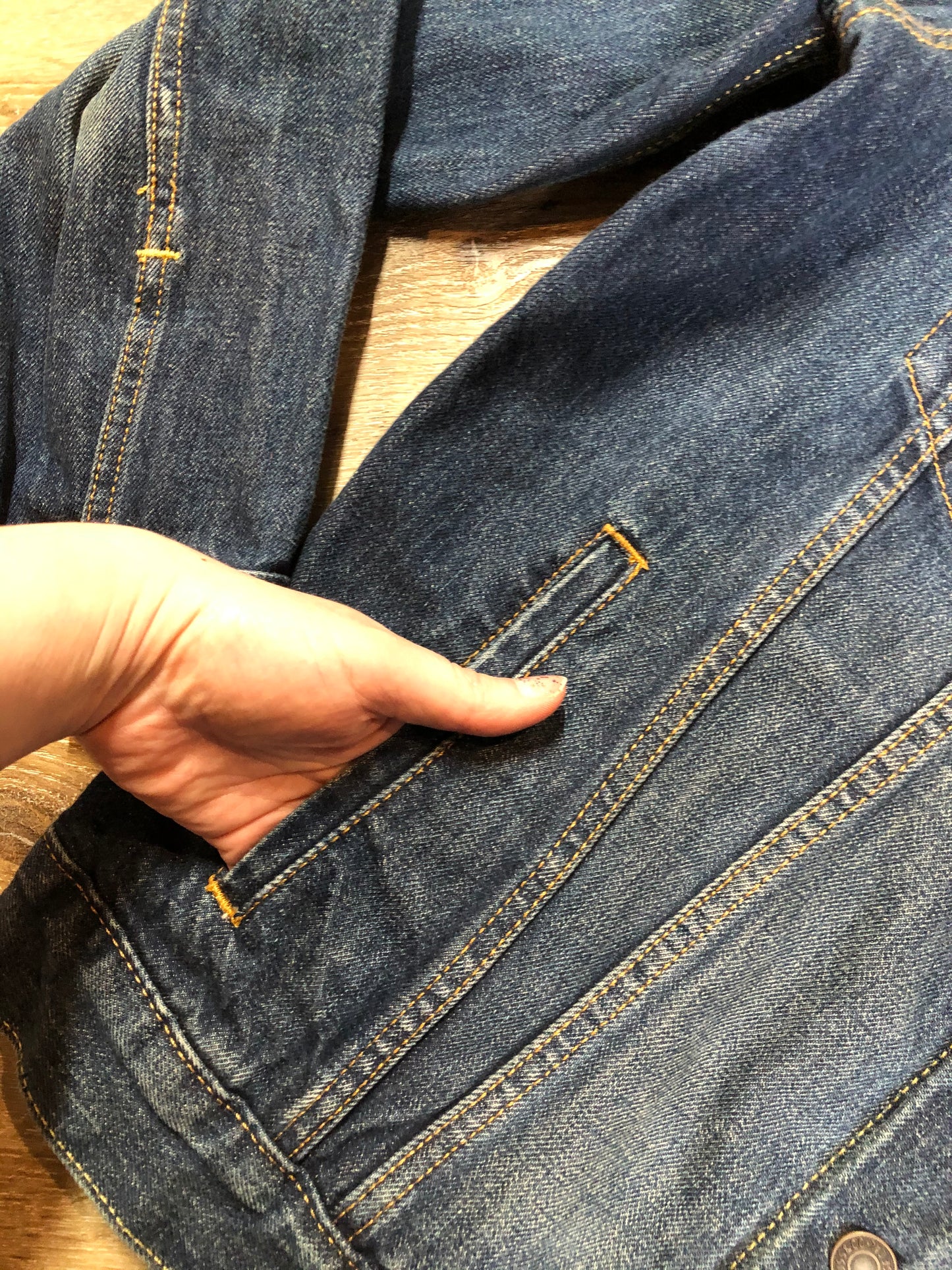 Kingspier Vintage - Levi’s medium wash denim trucker jacket with Levi’s Strauss and Co Canada patch on the arm. Size large.