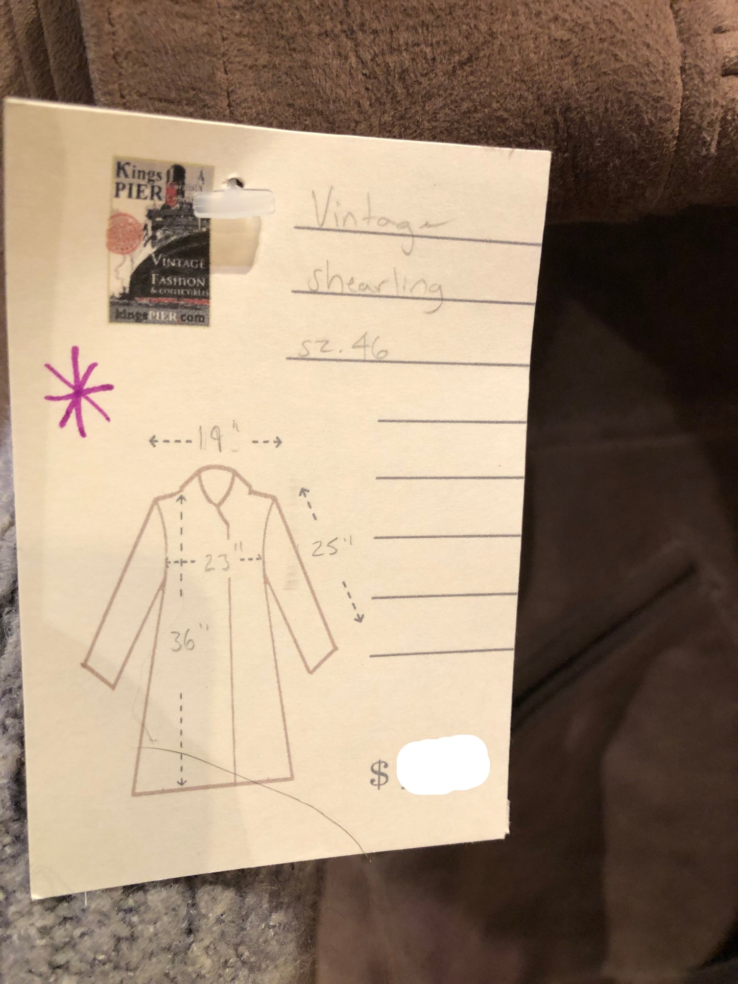 Kingspier Vintage - Vintage brown shearling coat with button closures and patch pockets,
No labels.