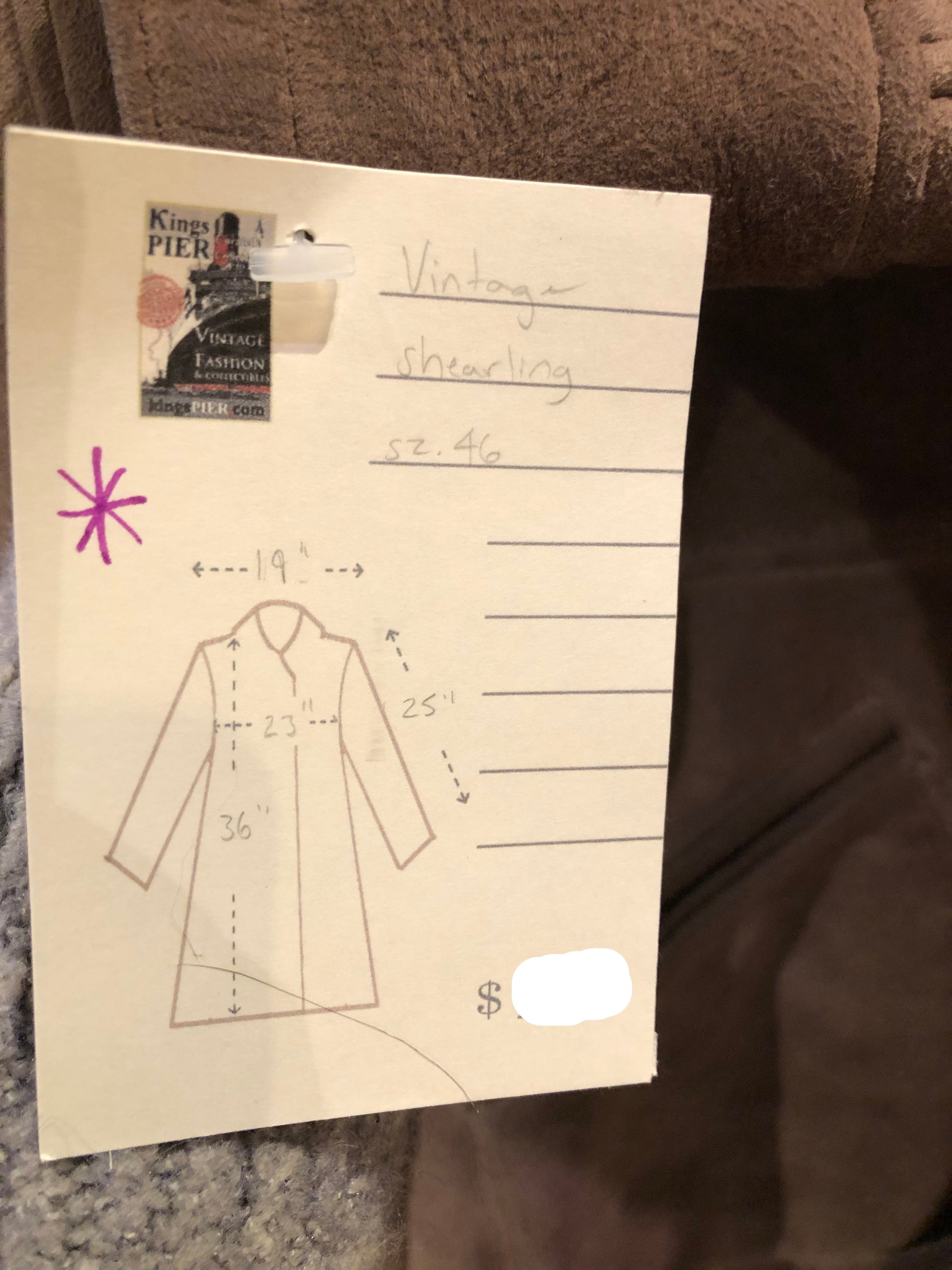 Kingspier Vintage - Vintage brown shearling coat with button closures and patch pockets,
No labels.