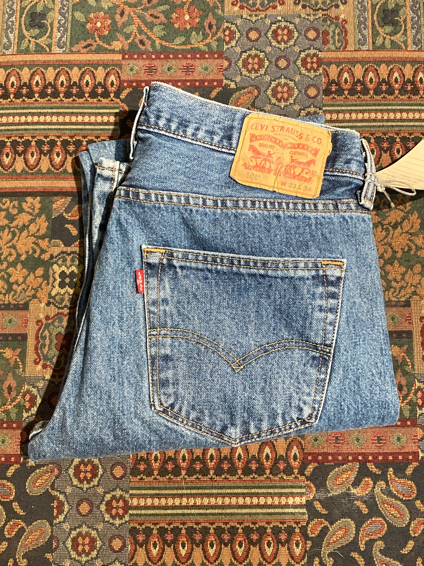 Kingspier Vintage - Levi’s 501 Red Tab Denim Jeans - 33”x34”
Red Tab
High rise
Button fly
Straight leg
100% cotton
Made in Mexico