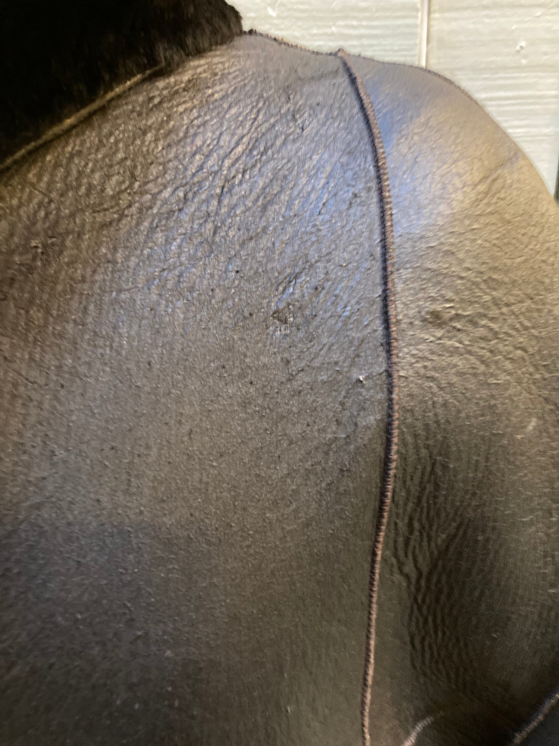 Kingspier Vintage - Vintage EZ Versoil Sole long shearling coat with button closures and patch pockets.
Made in Argentina.