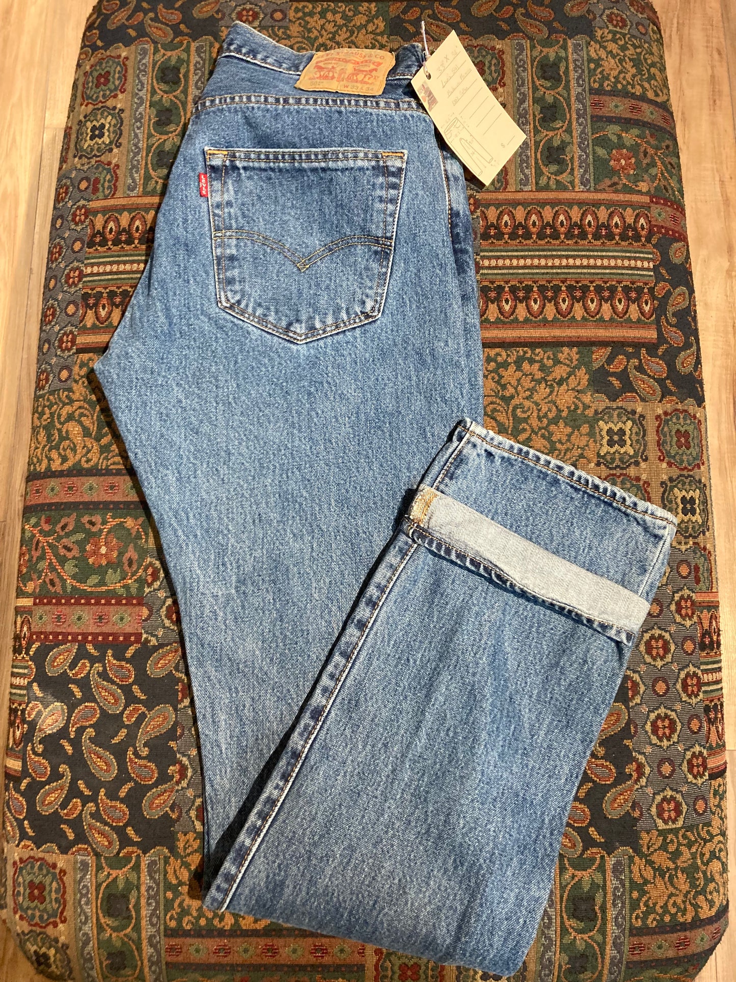 Kingspier Vintage - Levi’s 501 Red Tab Denim Jeans - 33”x34”
Red Tab
High rise
Button fly
Straight leg
100% cotton
Made in Mexico