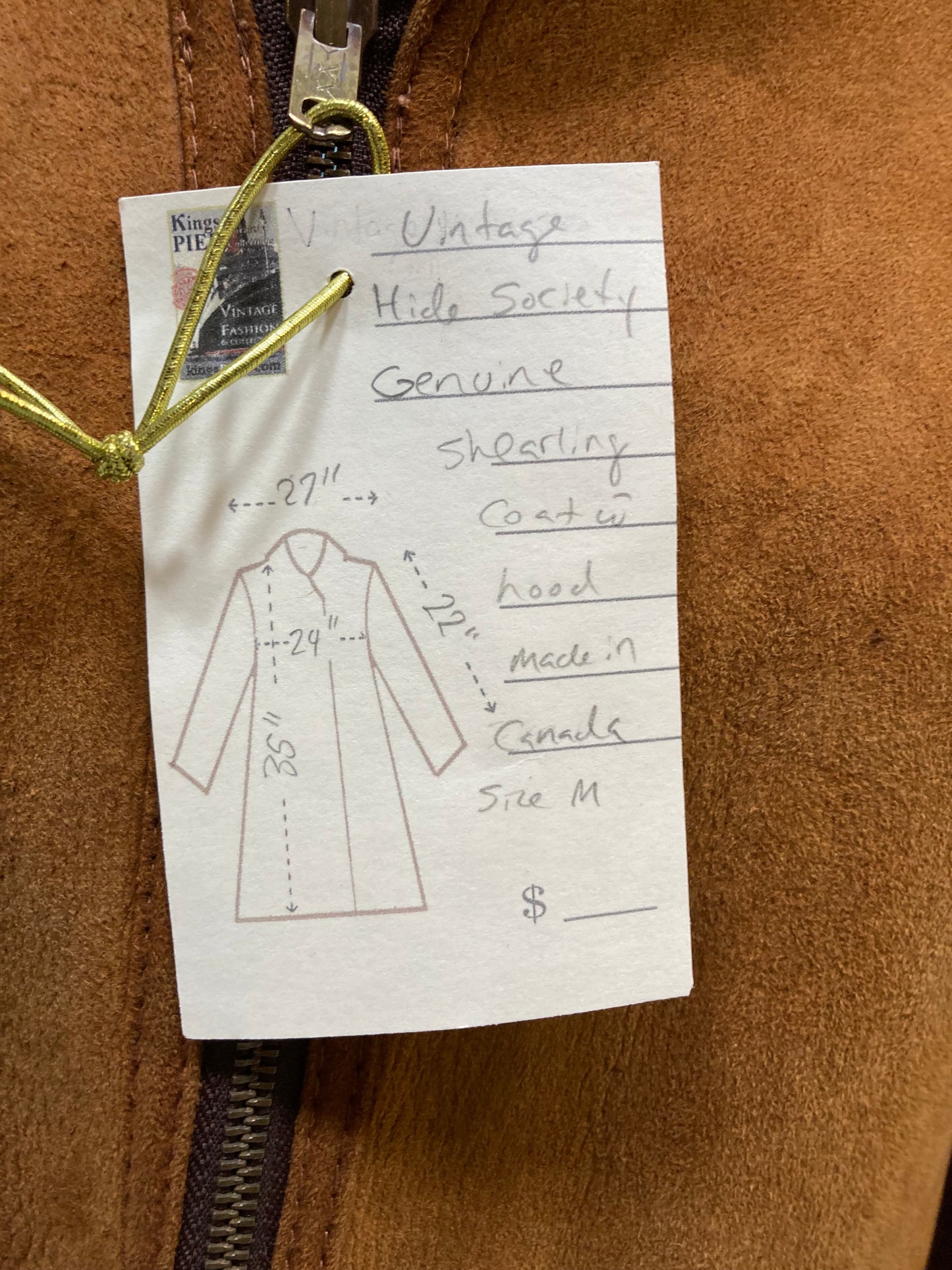 Kingspier Vintage - Vintage Hide Society Brown Shearling Coat with Hood, zipper closure and two front patch pockets.
Made in Canada.
Size Medium.