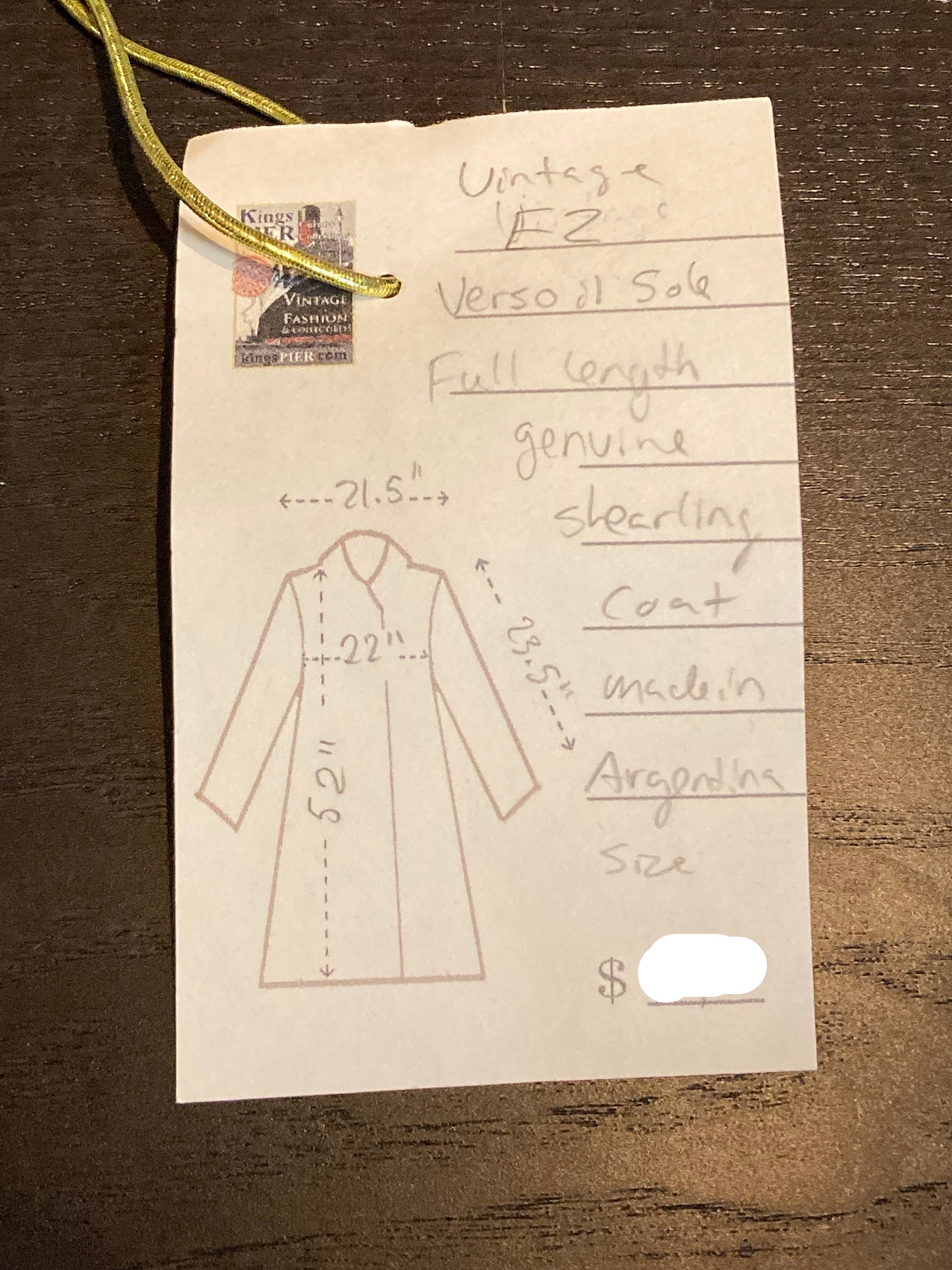 Kingspier Vintage - Vintage EZ Versoil Sole long shearling coat with button closures and patch pockets.
Made in Argentina.