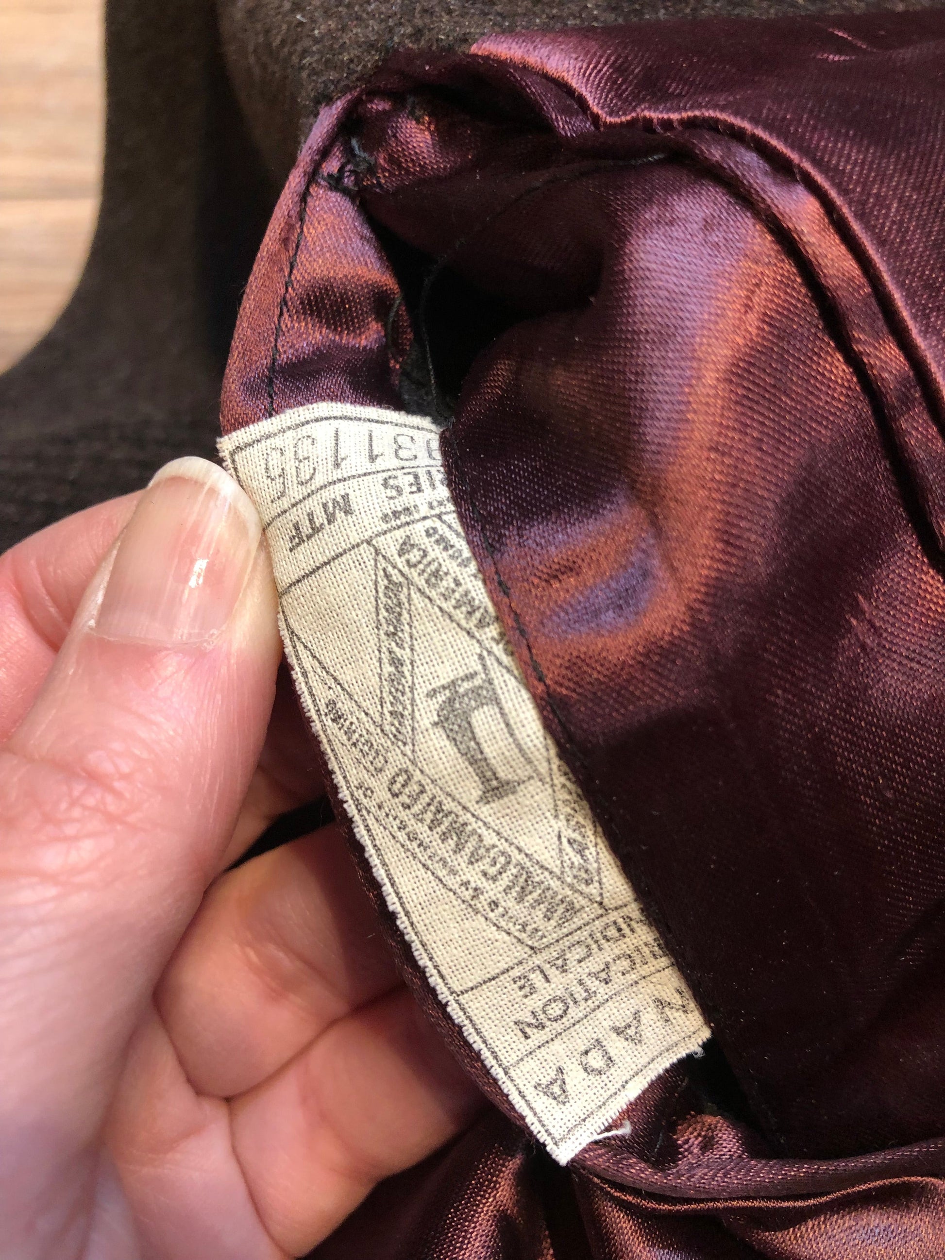 Kingspier Vintage - Vintage Crowlene overcoat with satin venetian coating with button closures and two front flap pockets.
Fibres unknown.
Union made in Canada.