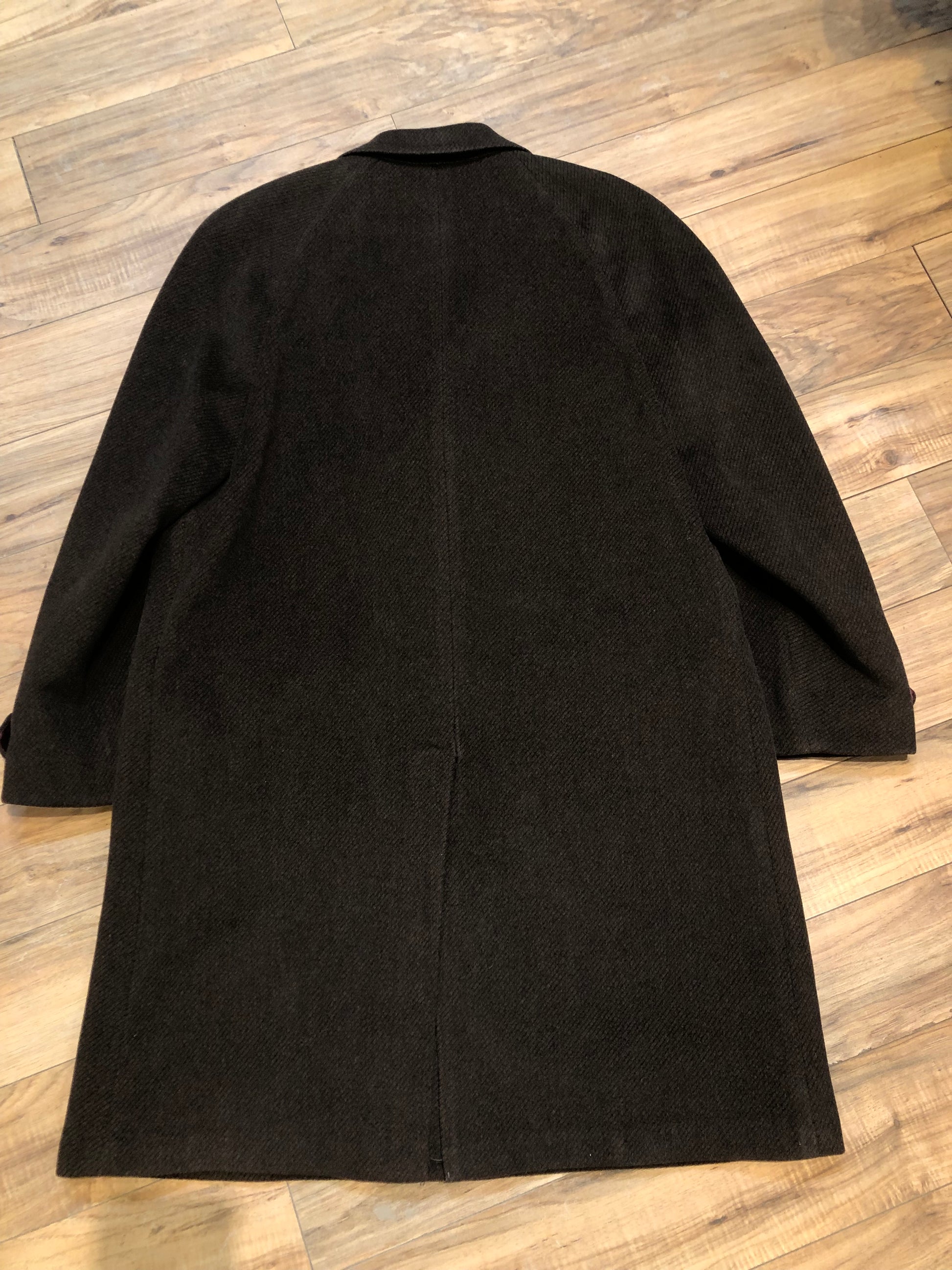 Kingspier Vintage - Vintage Crowlene overcoat with satin venetian coating with button closures and two front flap pockets.
Fibres unknown.
Union made in Canada.