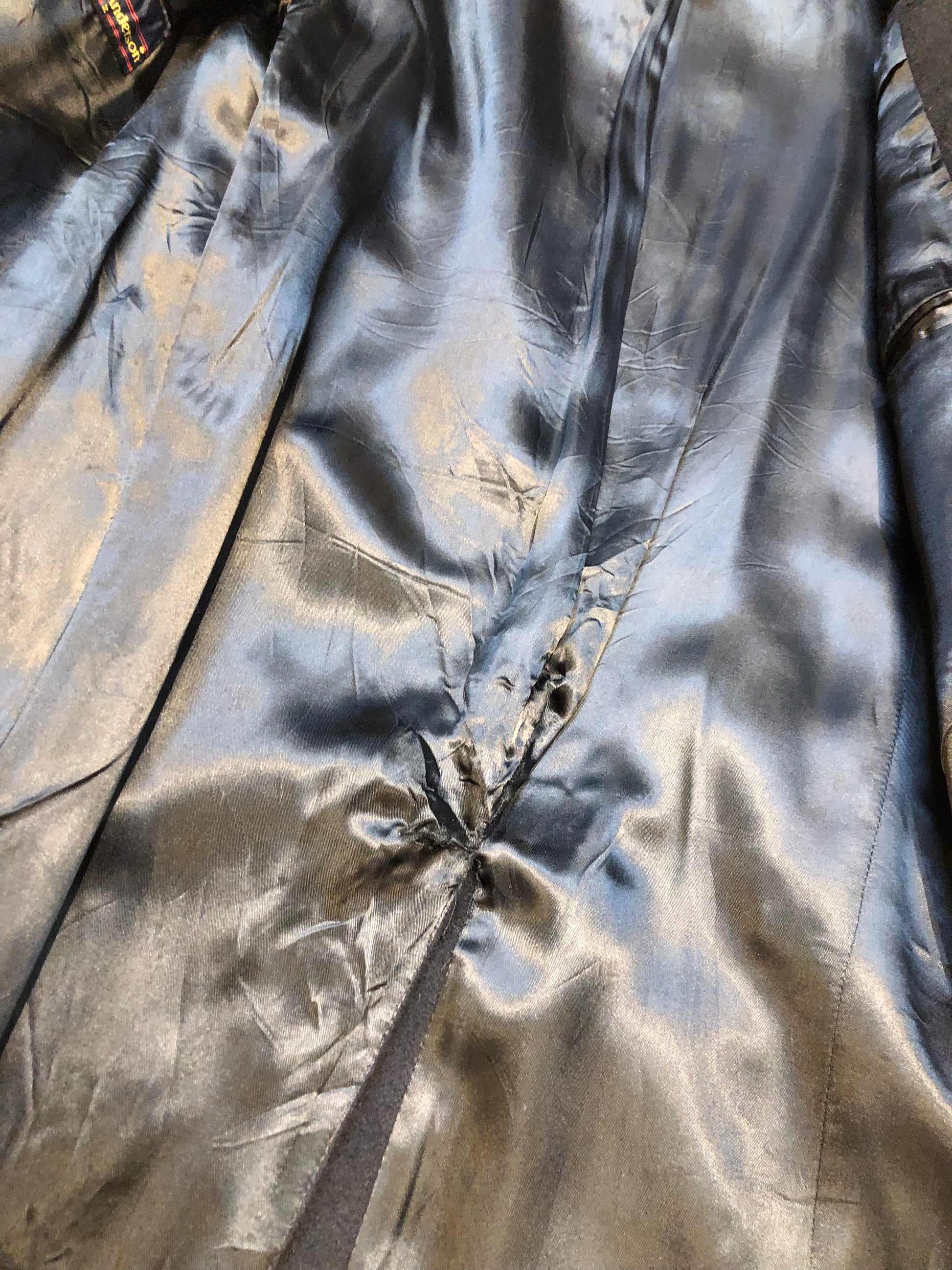 Kingspier Vintage - Vintage Baron Anderson long black coat with button closures and two flap pockets, Fibres unknown.
Made in Britain.