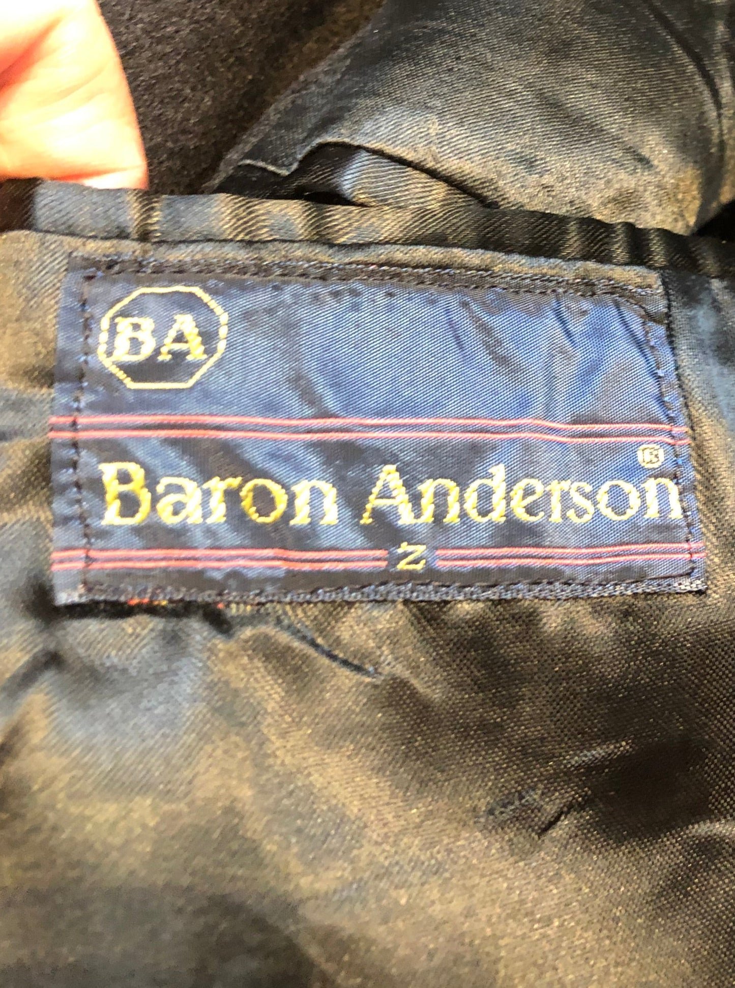 Kingspier Vintage - Vintage Baron Anderson long black coat with button closures and two flap pockets, Fibres unknown.
Made in Britain.