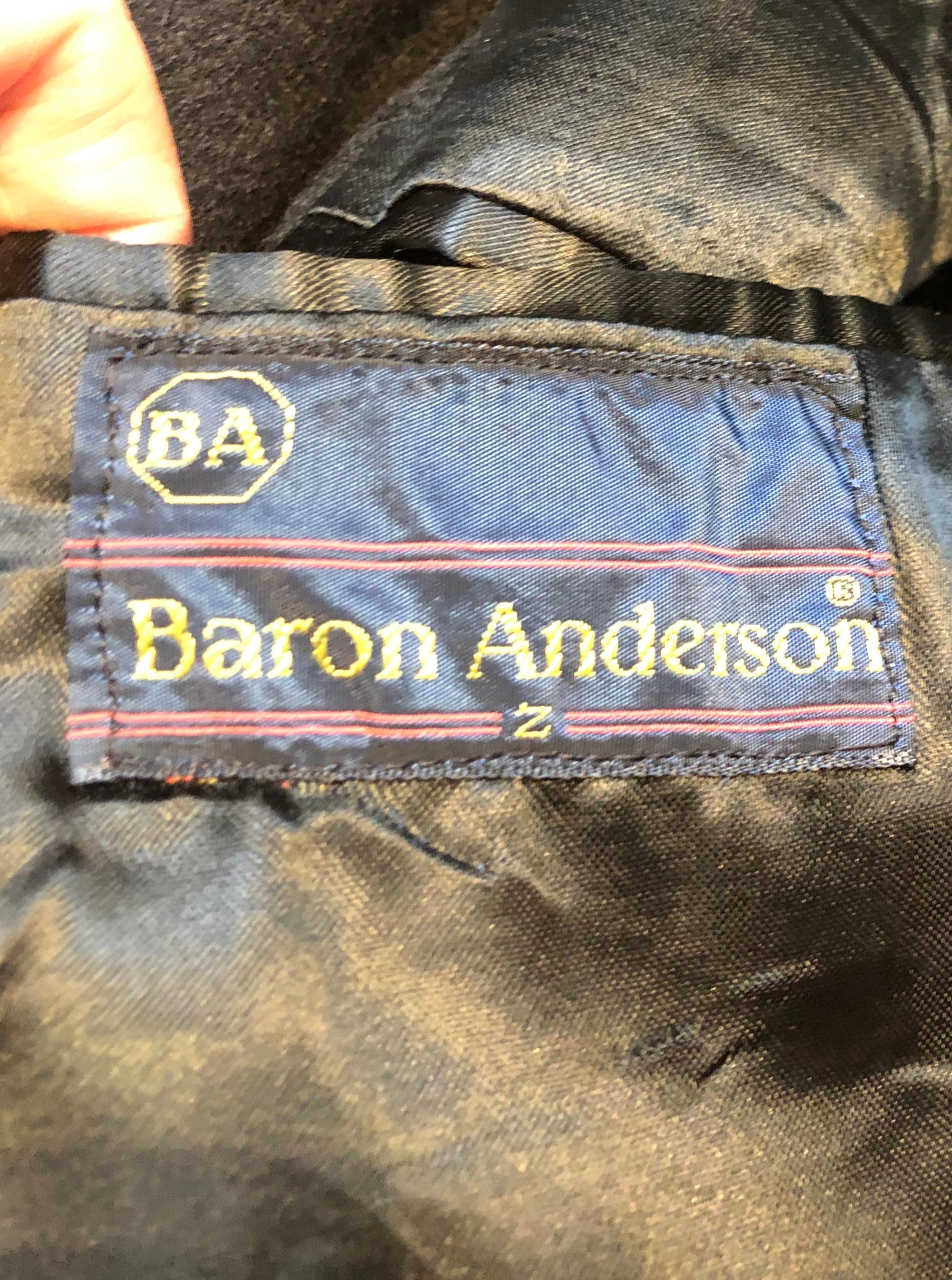 Kingspier Vintage - Vintage Baron Anderson long black coat with button closures and two flap pockets, Fibres unknown.
Made in Britain.