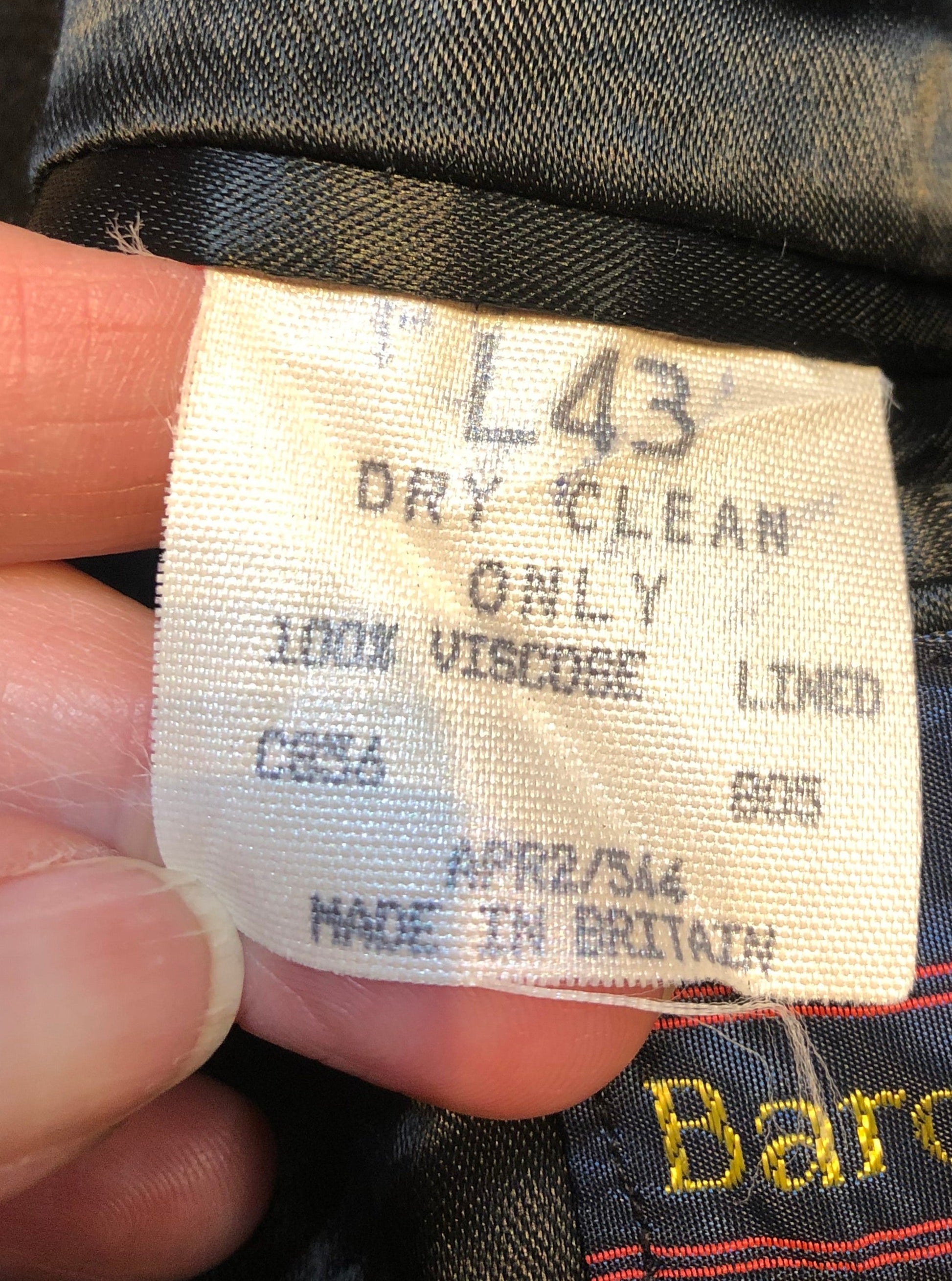 Kingspier Vintage - Vintage Baron Anderson long black coat with button closures and two flap pockets, Fibres unknown.
Made in Britain.