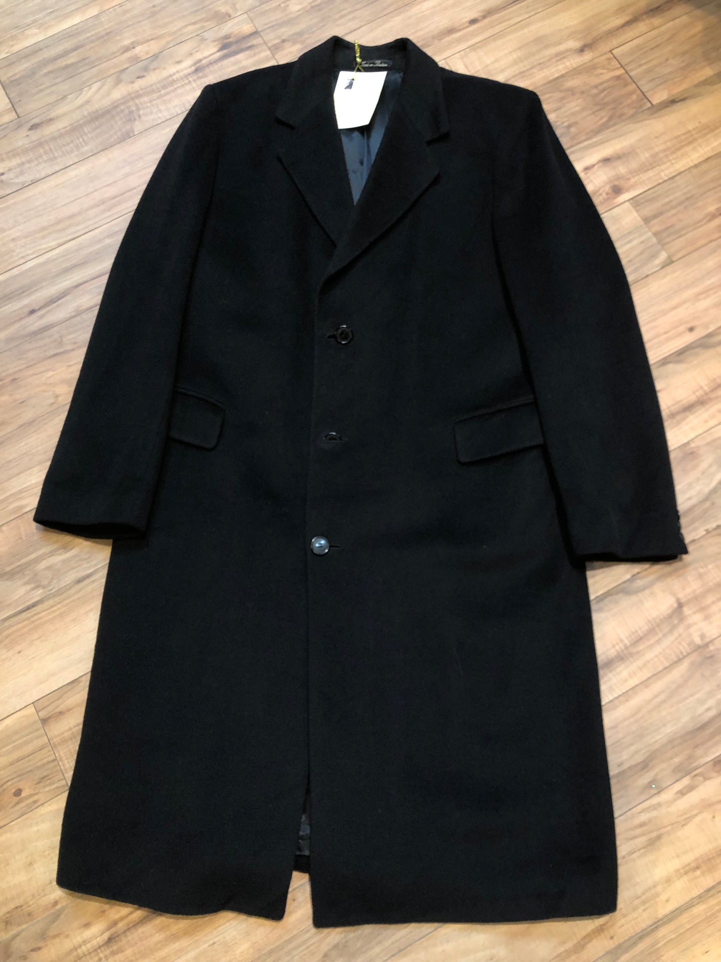 Kingspier Vintage - Vintage Baron Anderson long black coat with button closures and two flap pockets, Fibres unknown.
Made in Britain.