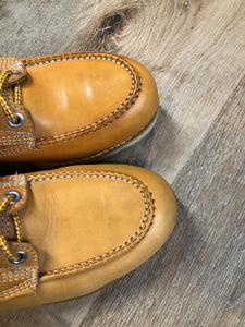 Vintage Gorilla CSA approved full grain leather 7 eyelet lace up work boots in tan with steel toe and steel plate insole to protect against injury, electric shock resistant, "Super Comfort” cushioning and oil resistant outsole. Made in Canada.

Size 10 EE Mens

The uppers and soles are in excellent condition, one shoe is slightly faded. NWT.
