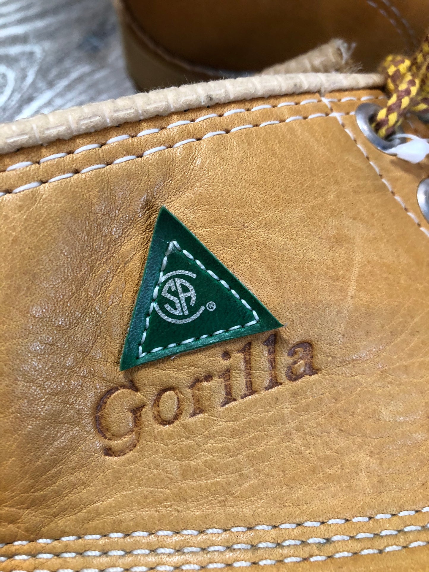 Vintage Gorilla CSA approved full grain leather 7 eyelet lace up work boots in tan with steel toe and steel plate insole to protect against injury, electric shock resistant, "Super Comfort” cushioning and oil resistant outsole. Made in Canada.
Size 10 EE Mens
The uppers and soles are in excellent condition, one shoe is slightly faded. NWT.