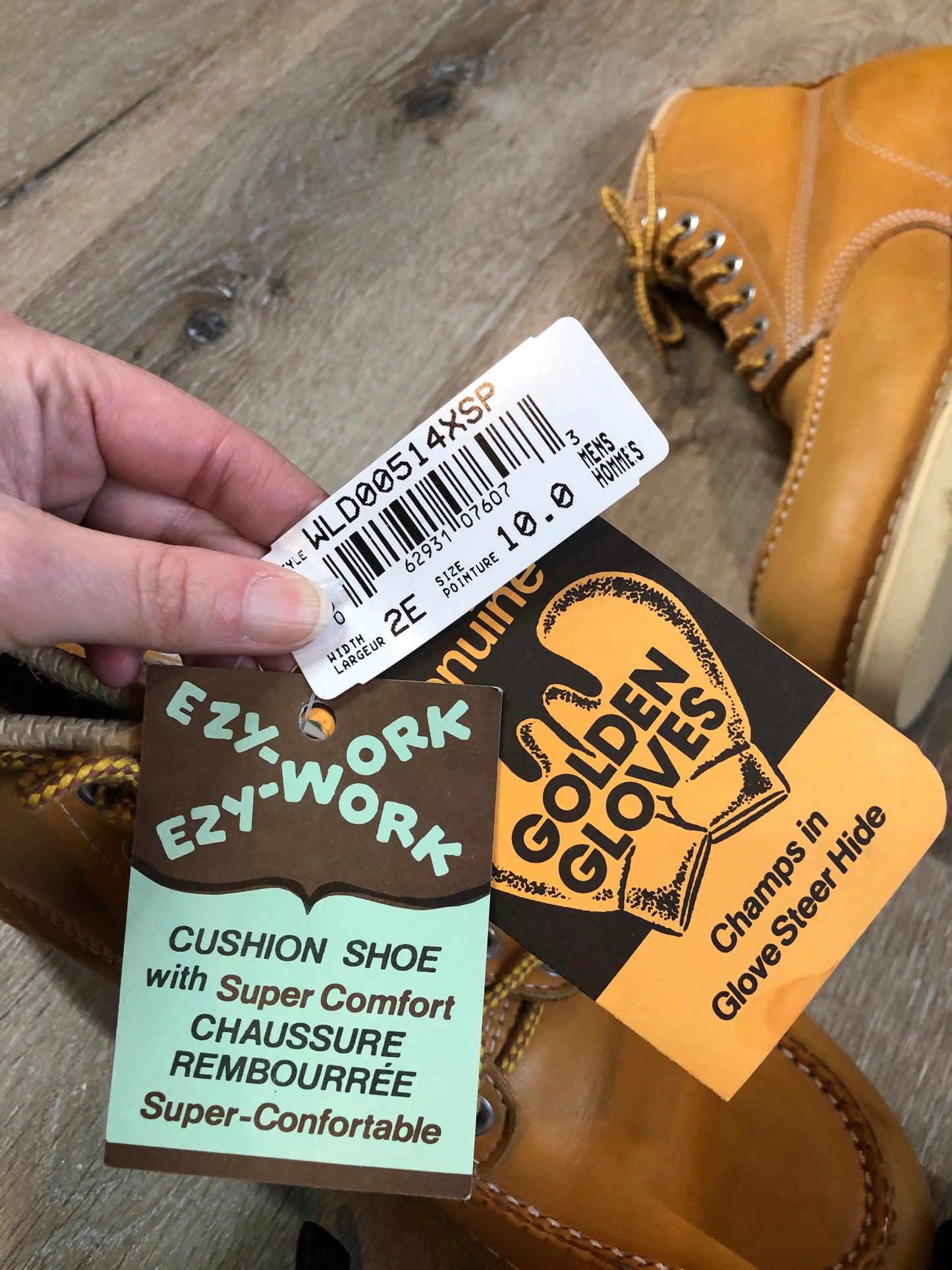 Vintage Gorilla CSA approved full grain leather 7 eyelet lace up work boots in tan with steel toe and steel plate insole to protect against injury, electric shock resistant, "Super Comfort” cushioning and oil resistant outsole. Made in Canada.
Size 10 EE Mens
The uppers and soles are in excellent condition, one shoe is slightly faded. NWT.