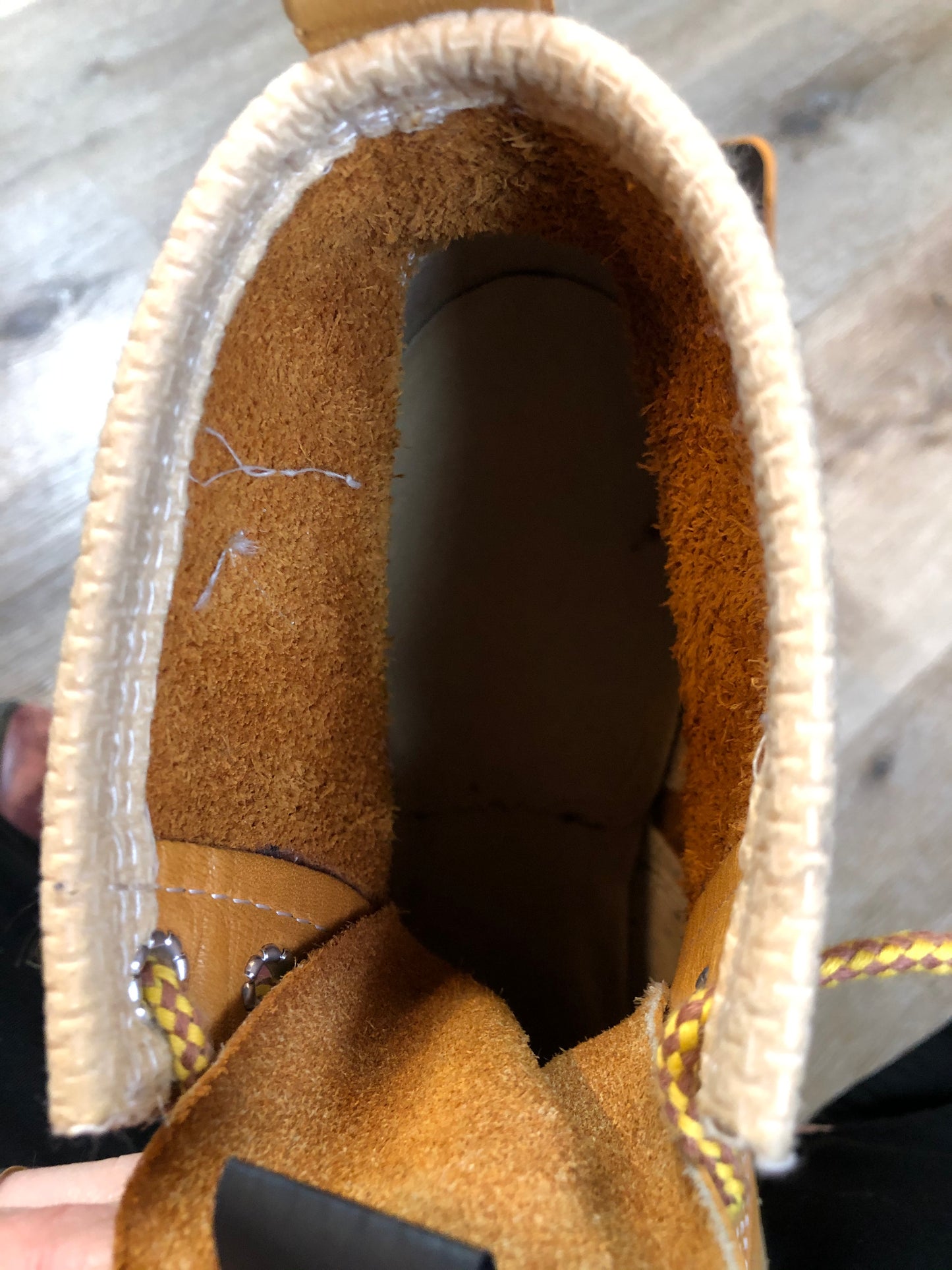 Vintage Gorilla CSA approved full grain leather 7 eyelet lace up work boots in tan with steel toe and steel plate insole to protect against injury, electric shock resistant, "Super Comfort” cushioning and oil resistant outsole. Made in Canada.
Size 10 EE Mens
The uppers and soles are in excellent condition, one shoe is slightly faded. NWT.