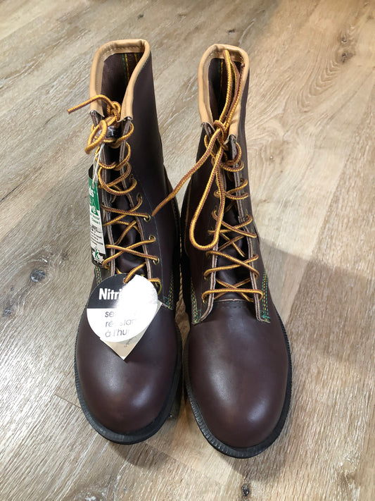 Vintage Kingtreads CSA approved 9 eyelet lace up work boots by Kaufman Footwear in brown with steel toe and steel plate insole to protect against injury, and oil resistant outsole. Made in Canada.
Size 7 Mens
The uppers and soles are in excellent condition. NWT.