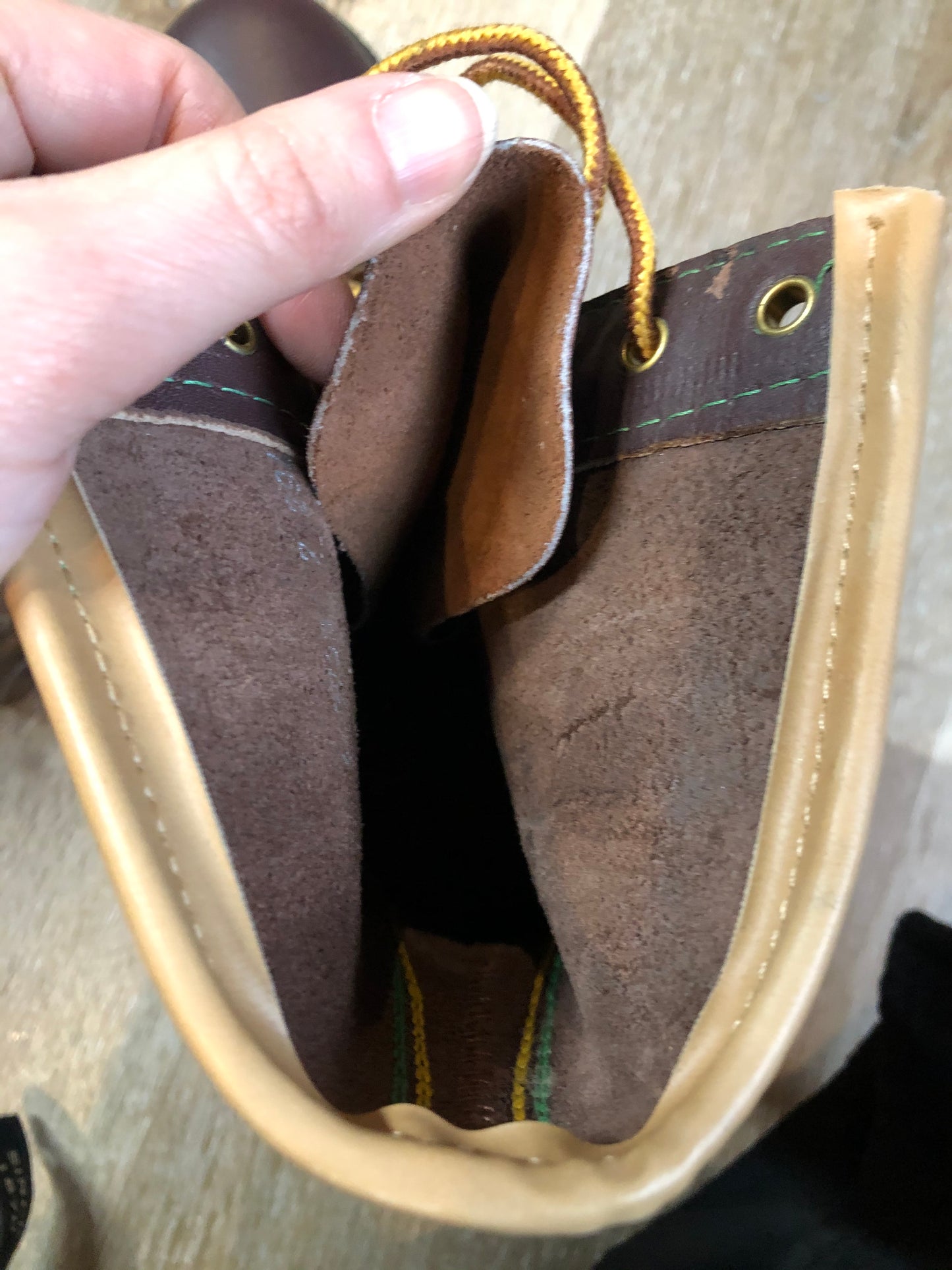 Vintage Kingtreads CSA approved 9 eyelet lace up work boots by Kaufman Footwear in brown with steel toe and steel plate insole to protect against injury, and oil resistant outsole. Made in Canada.
Size 7 Mens
The uppers and soles are in excellent condition. NWT.
