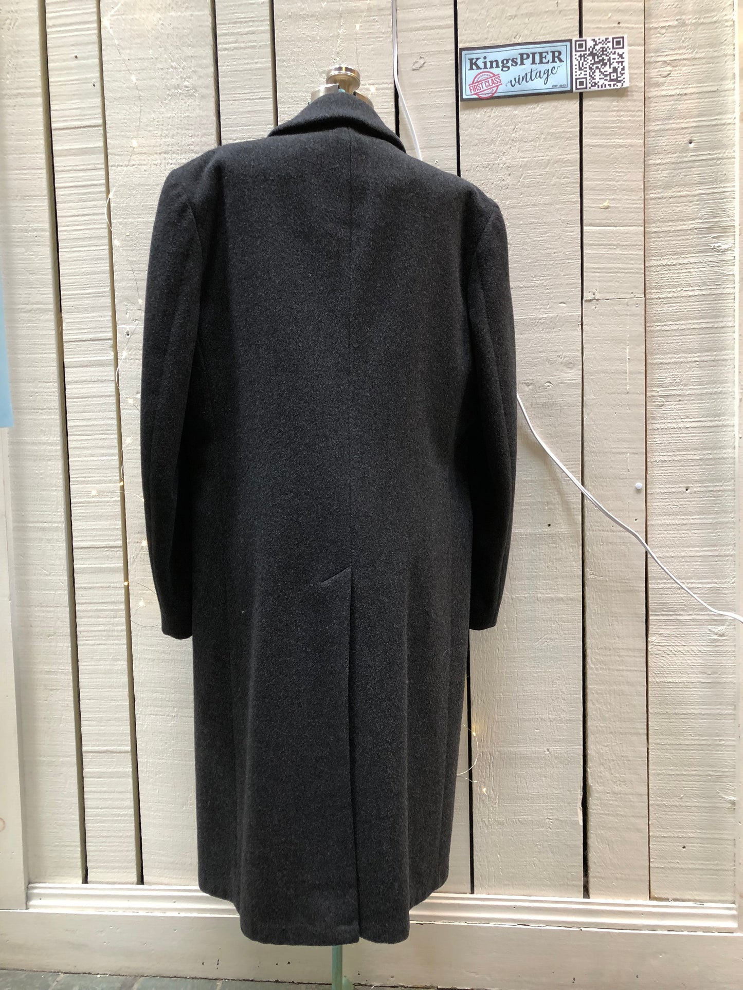 Kingspier Vintage - Vintage Adolfo 100% wool coat in charcoal grey, button closures and front flap pockets.
Size 42 Long.
Made in USA.