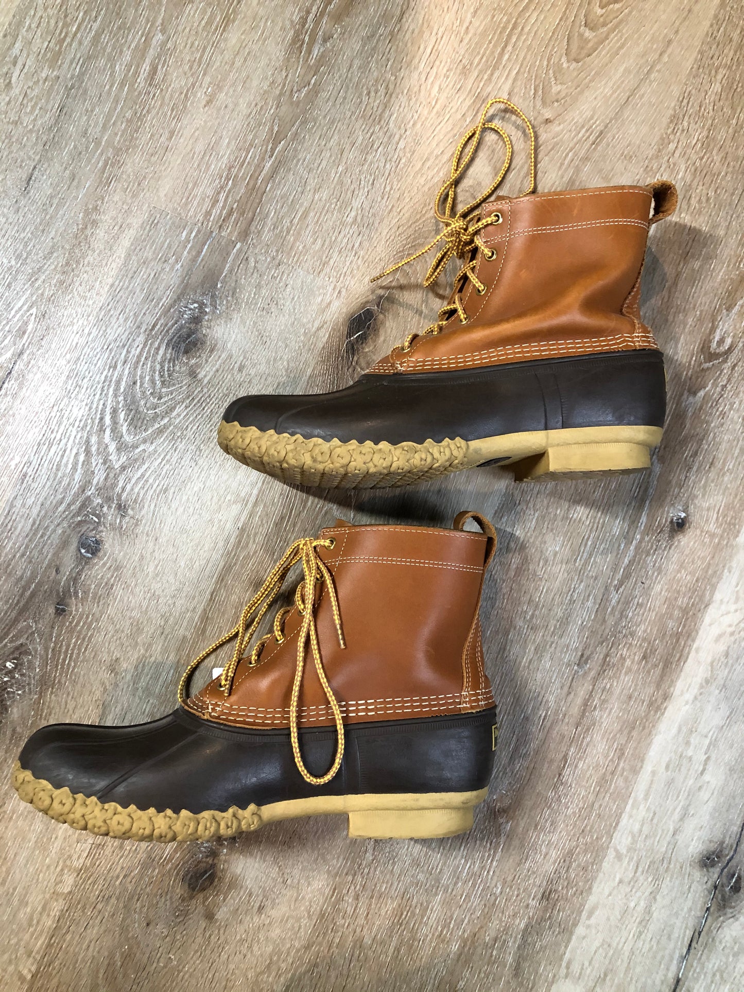 Vintage LL Bean “Bean Boots” or “Duck Boots” 6 eyelet lace up rain boot with full grain leather upper and a waterproof rubber covering the foot and a rubber chain-tread outsole. Made in Maine, USA.
Size 12 Mens
The uppers and soles are in excellent condition.