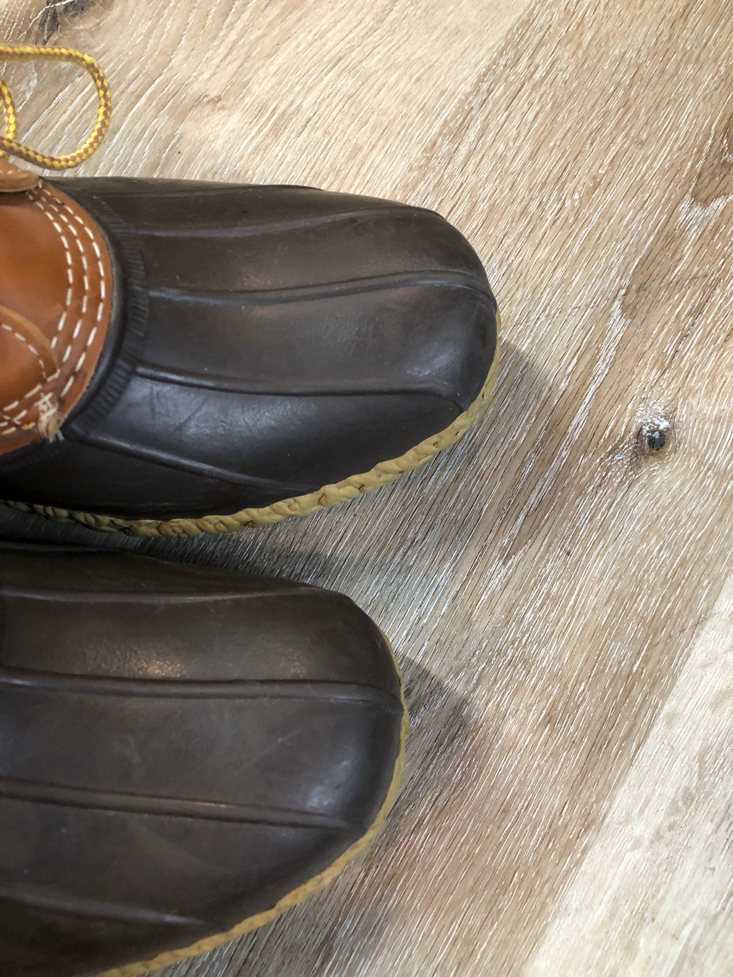 Vintage LL Bean “Bean Boots” or “Duck Boots” 6 eyelet lace up rain boot with full grain leather upper and a waterproof rubber covering the foot and a rubber chain-tread outsole. Made in Maine, USA.
Size 12 Mens
The uppers and soles are in excellent condition.