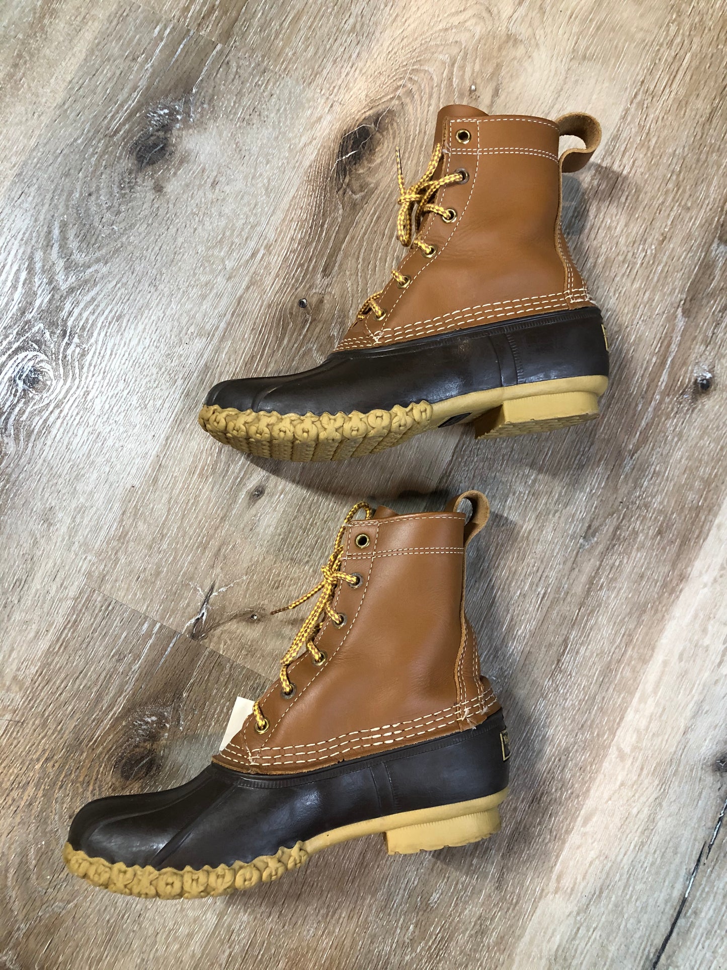 Vintage LL Bean “Bean Boots” or “Duck Boots” 6 eyelet lace up rain boot with full grain leather upper and a waterproof rubber covering the foot and a rubber chain- tread outsole. Made in Maine, USA.
Size 7.5 Womens
The uppers and soles are in excellent condition.