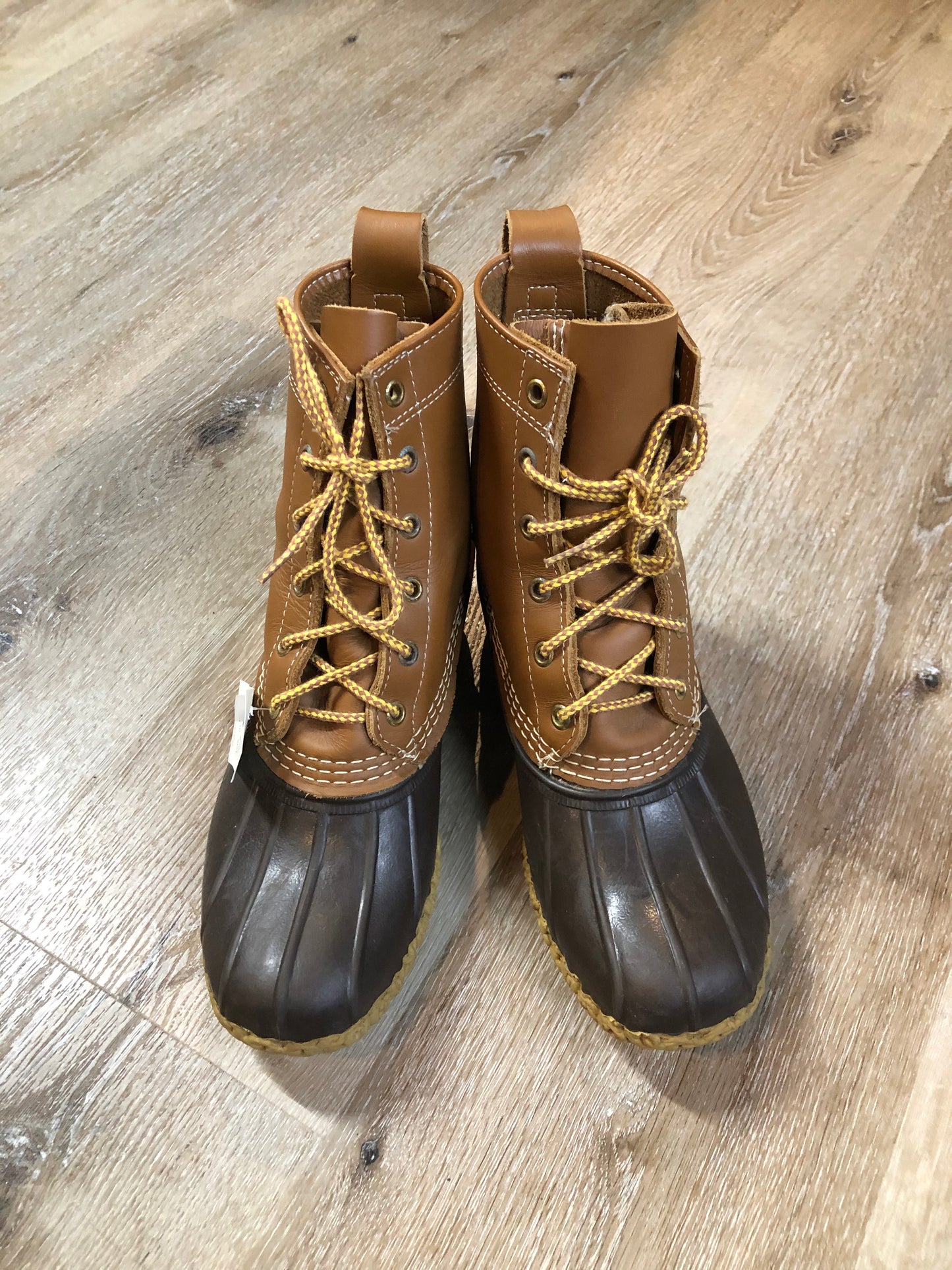 Vintage LL Bean “Bean Boots” or “Duck Boots” 6 eyelet lace up rain boot with full grain leather upper and a waterproof rubber covering the foot and a rubber chain- tread outsole. Made in Maine, USA.
Size 7.5 Womens
The uppers and soles are in excellent condition.