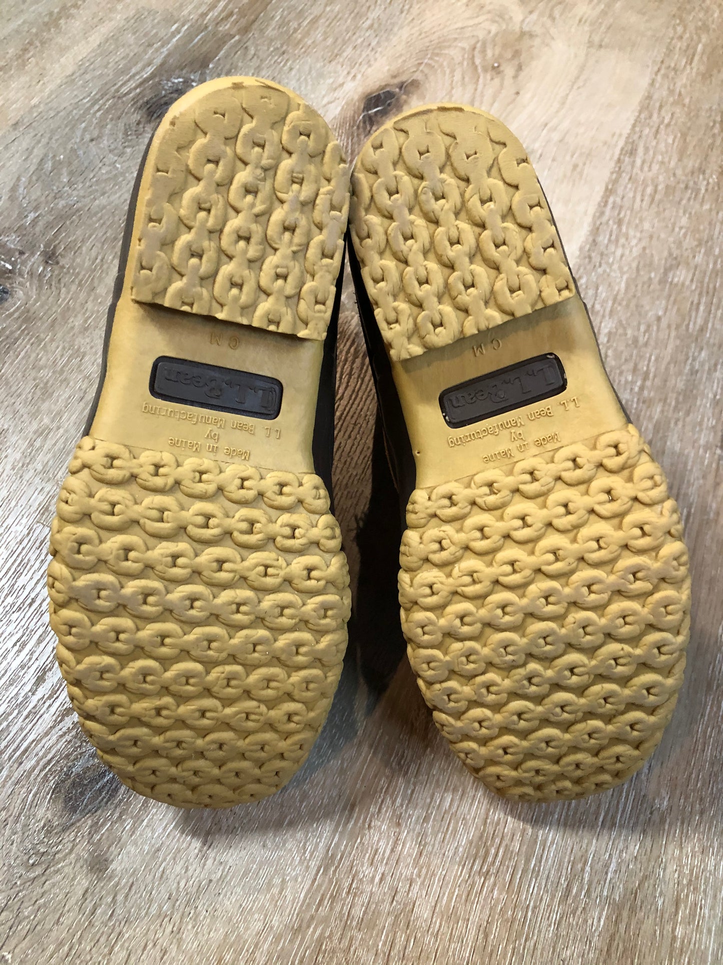 Vintage LL Bean “Bean Boots” or “Duck Boots” 6 eyelet lace up rain boot with full grain leather upper and a waterproof rubber covering the foot and a rubber chain- tread outsole. Made in Maine, USA.
Size 7.5 Womens
The uppers and soles are in excellent condition.