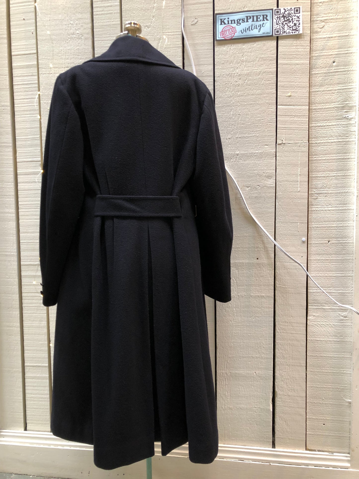 Kingspier Vintage - Rare Vintage 1940’s Bolter Bros Royal Canadian Sea Cadets double breasted long black wool coat. This coat features button closures, partial lining, two front pockets and two inside pockets.
Size 2/ 5ft 8
Made in Canada.