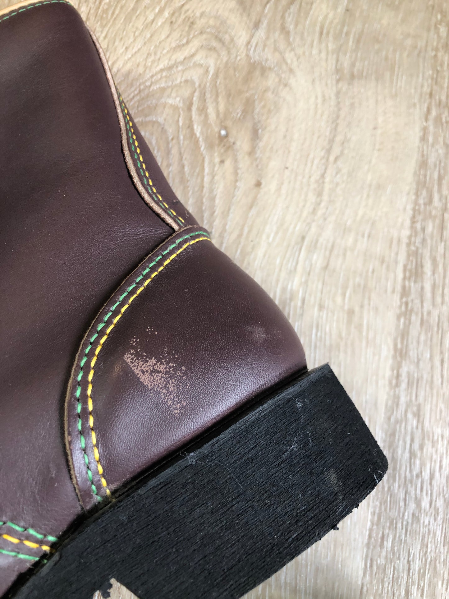 Vintage Kingtreads CSA approved 9 eyelet lace up work boots by Kaufman Footwear in brown with steel toe and steel plate insole to protect against injury, and oil resistant outsole. Made in Canada.
Size 7 Mens
The uppers and soles are in excellent condition. NWT.
