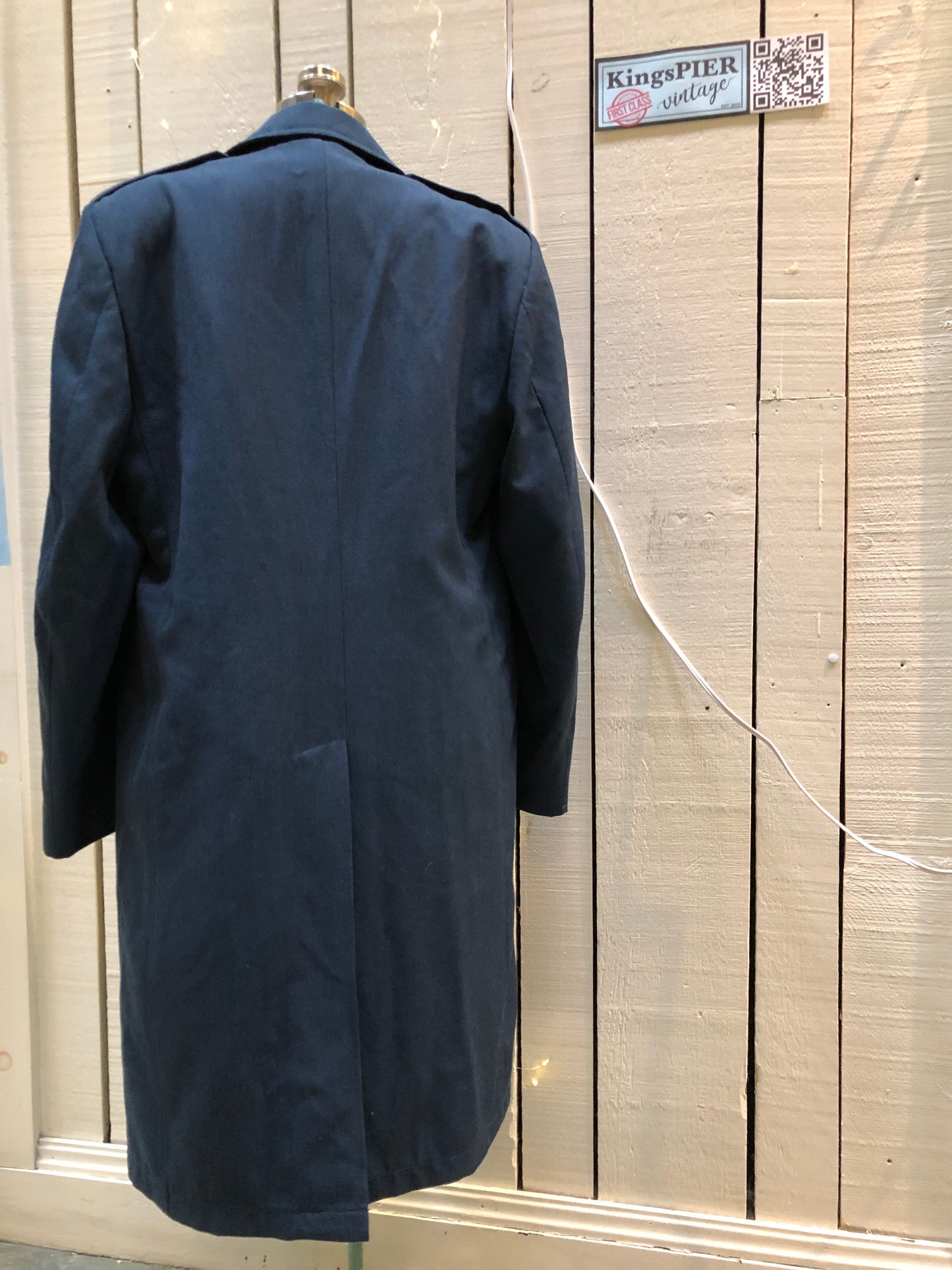 Kingspier Vintage - Vintage 90s Canadian Military Issue blue 100% wool all weather coat with removable quilted lining, button closures and two front pockets.
Made by Canadian Sportswear LTD.